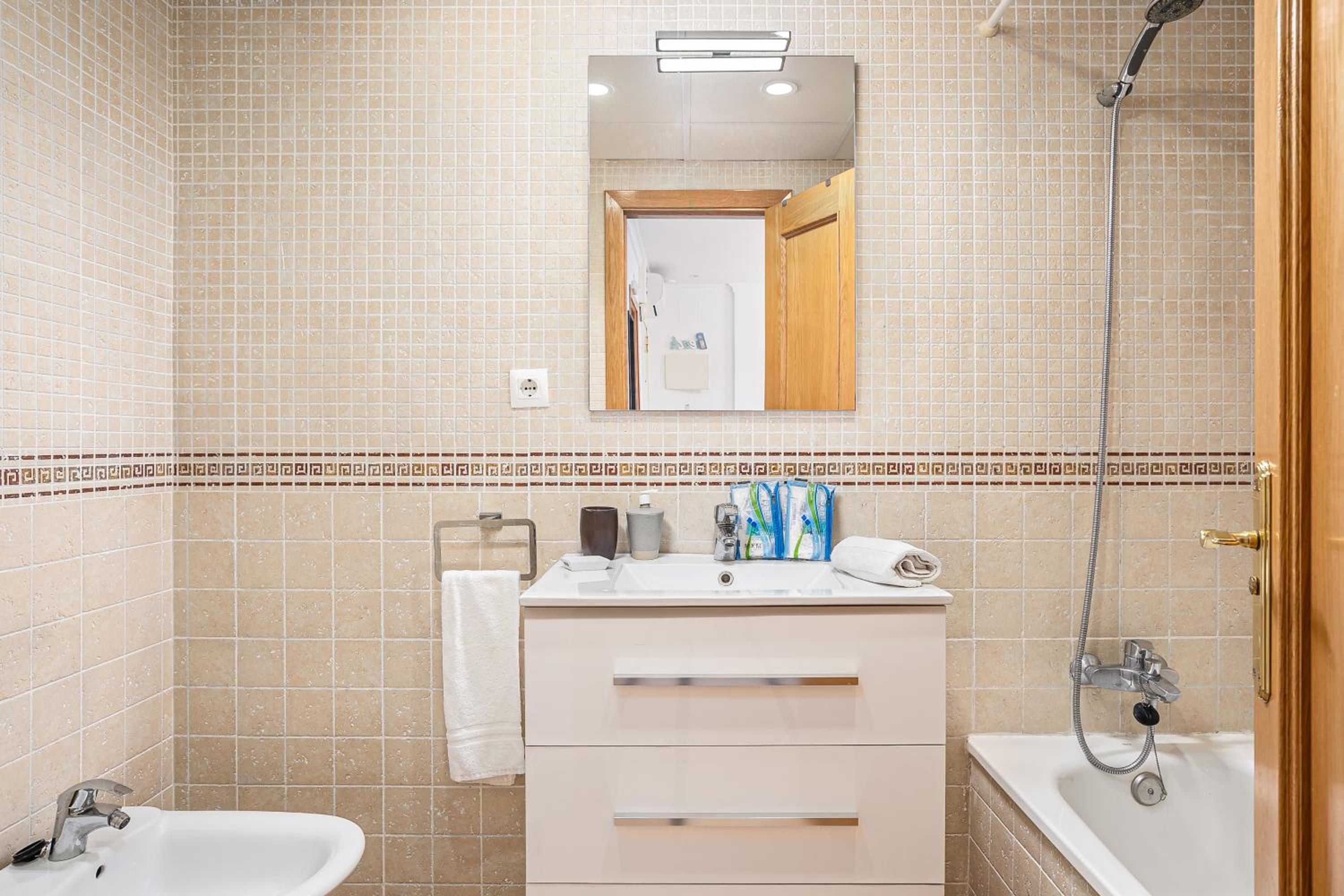 Apartamento familiar muy soleado cerca de la playa y parking incluido