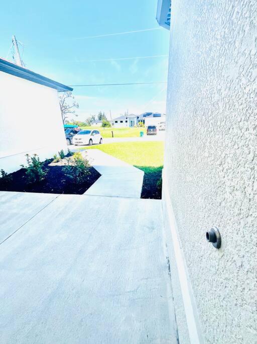 New 4 bed house on a canal facing south & door ramp, near golf course and softball