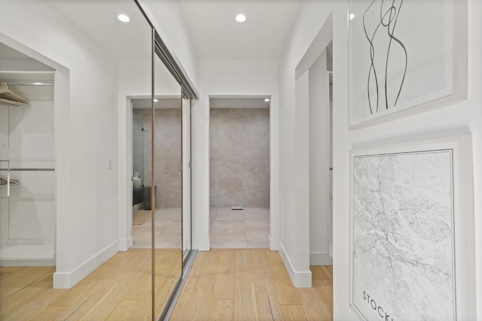 Modern Luxurious Dream Home Mar Vista, 4BDRMs, 4Baths, Kid & Pet Friendly, 10min to the beach!!