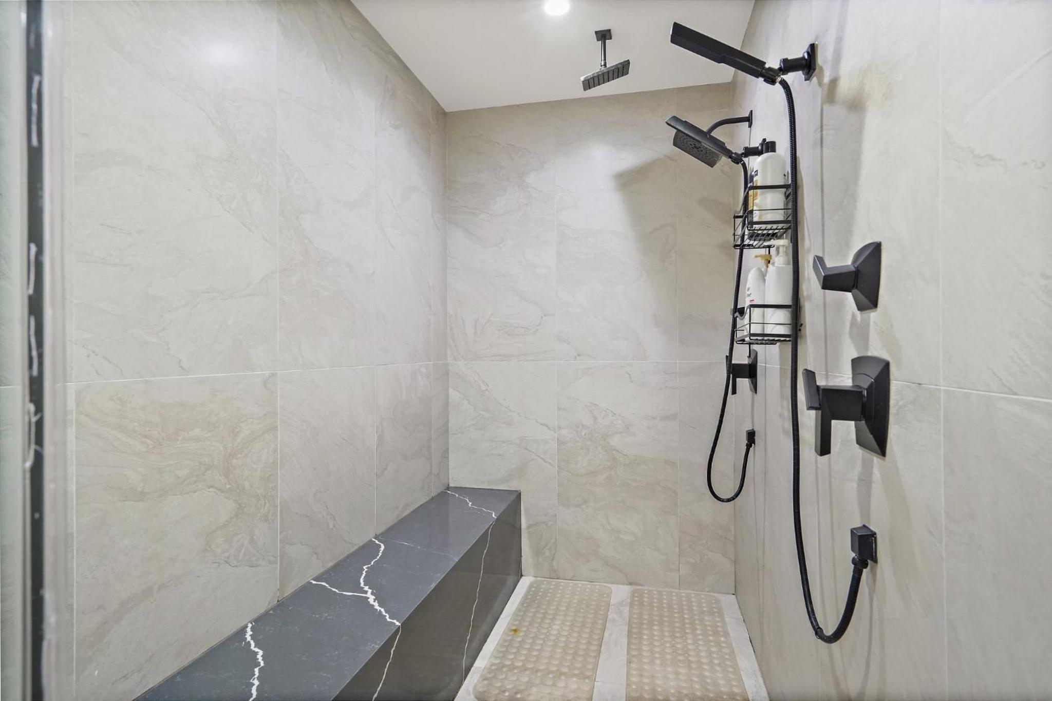 Modern Luxurious Dream Home Mar Vista, 4BDRMs, 4Baths, Kid & Pet Friendly, 10min to the beach!!