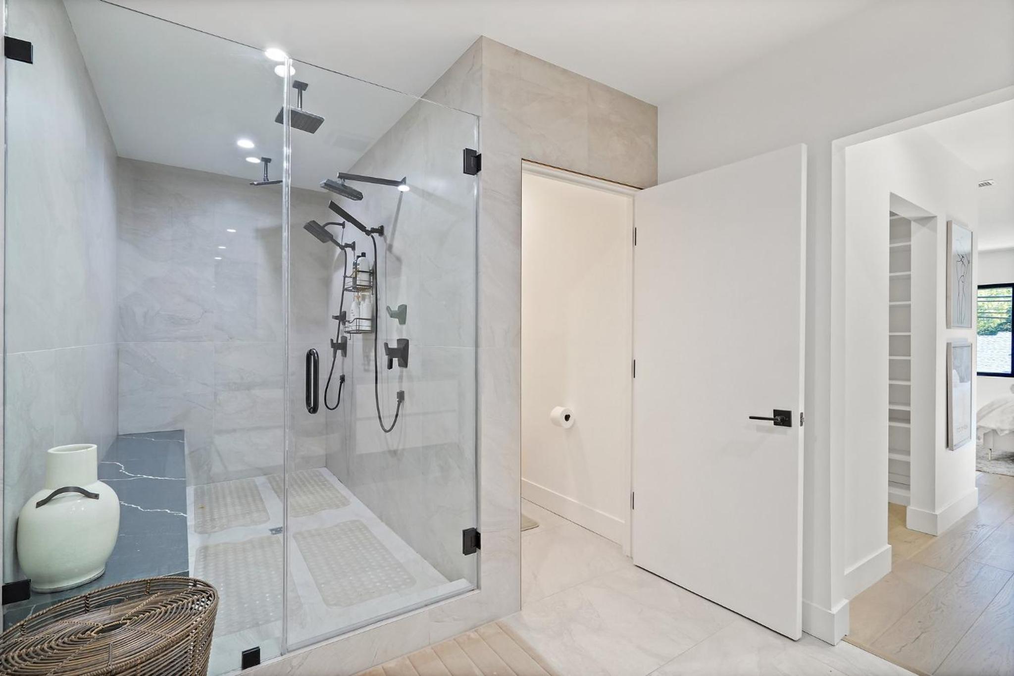 Modern Luxurious Dream Home Mar Vista, 4BDRMs, 4Baths, Kid & Pet Friendly, 10min to the beach!!