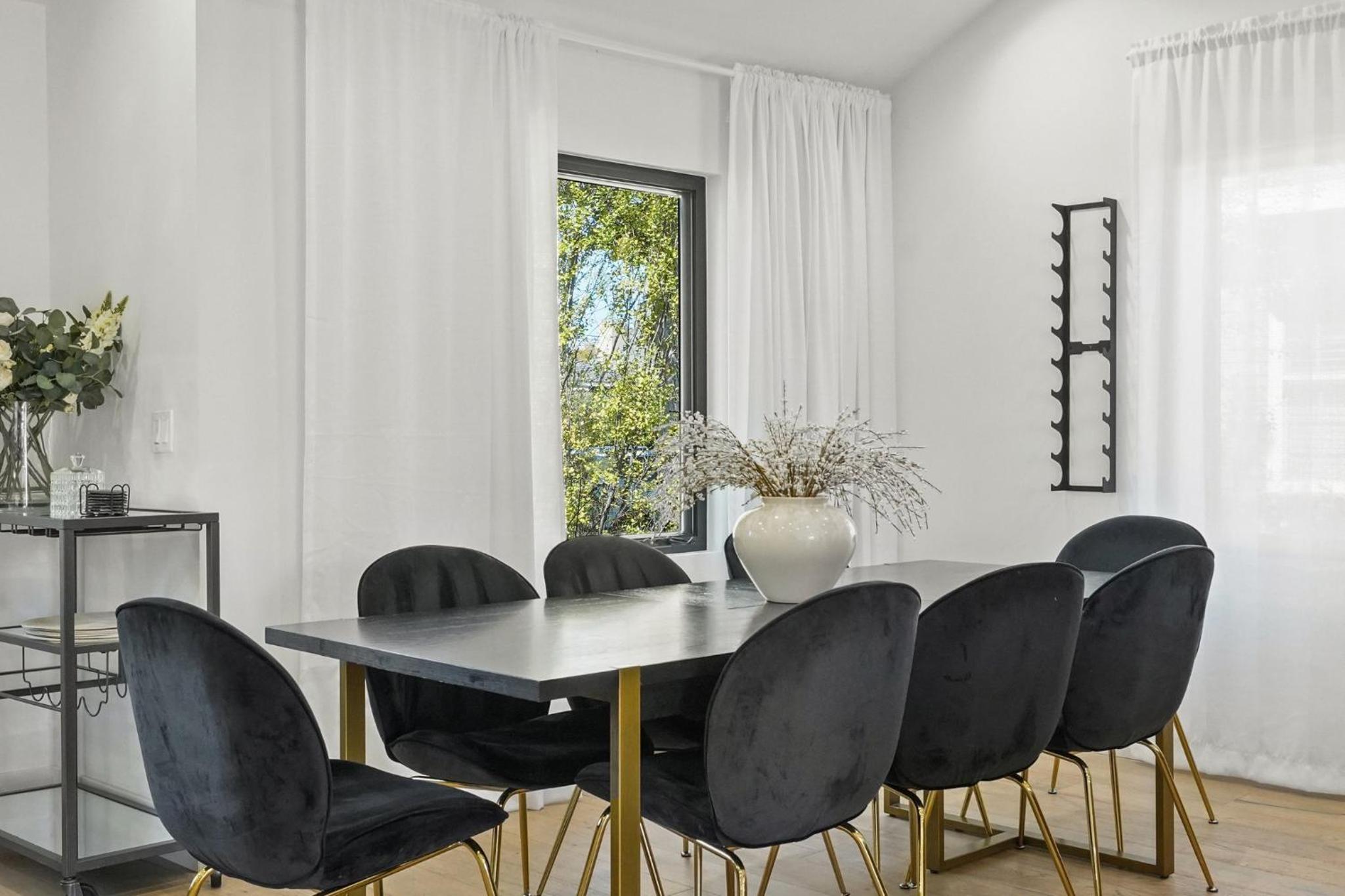 Modern Luxurious Dream Home Mar Vista, 4BDRMs, 4Baths, Kid & Pet Friendly, 10min to the beach!!