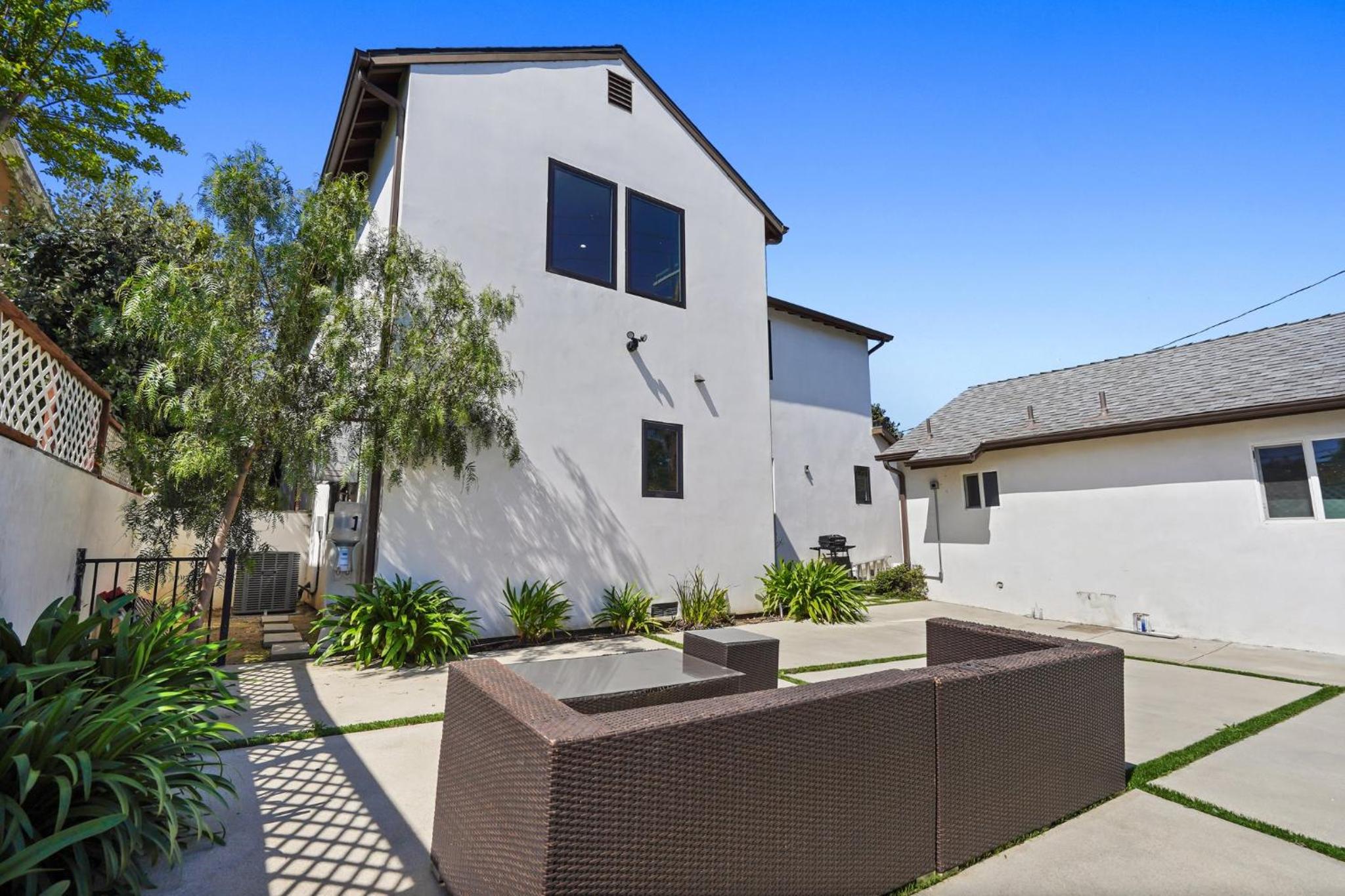 Modern Luxurious Dream Home Mar Vista, 4BDRMs, 4Baths, Kid & Pet Friendly, 10min to the beach!!
