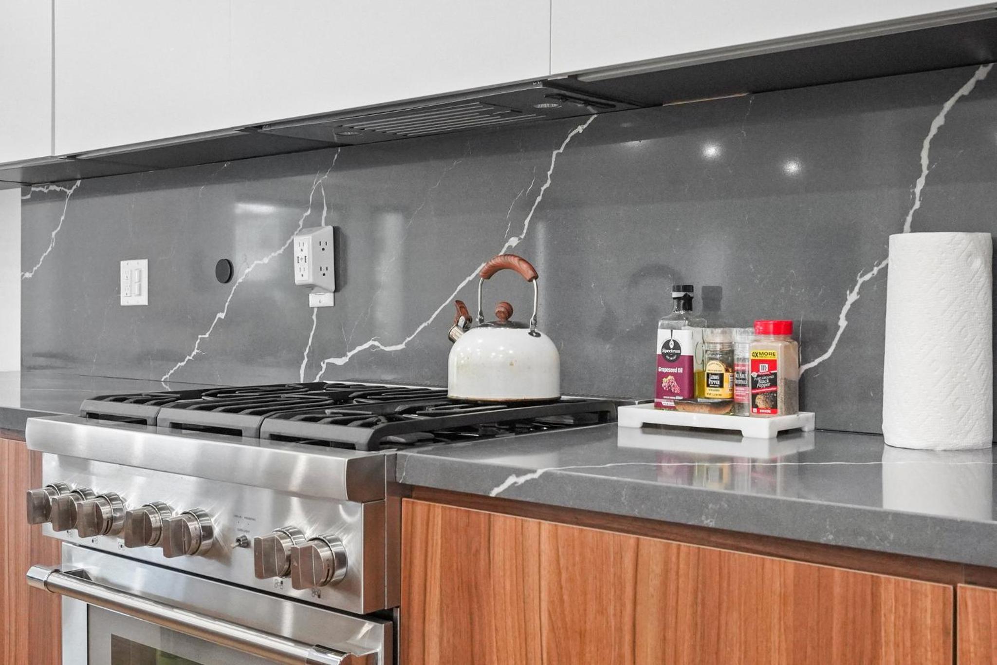 Modern Luxurious Dream Home Mar Vista, 4BDRMs, 4Baths, Kid & Pet Friendly, 10min to the beach!!