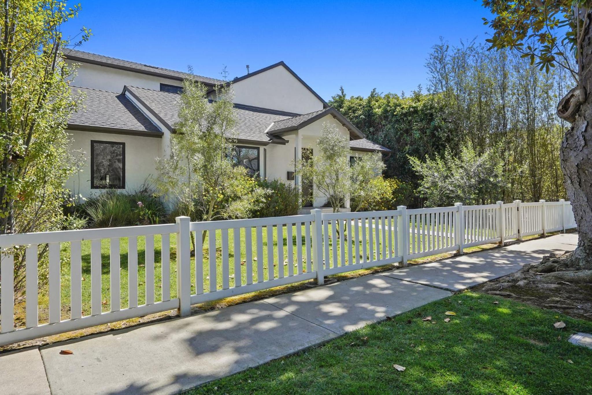 Modern Luxurious Dream Home Mar Vista, 4BDRMs, 4Baths, Kid & Pet Friendly, 10min to the beach!!