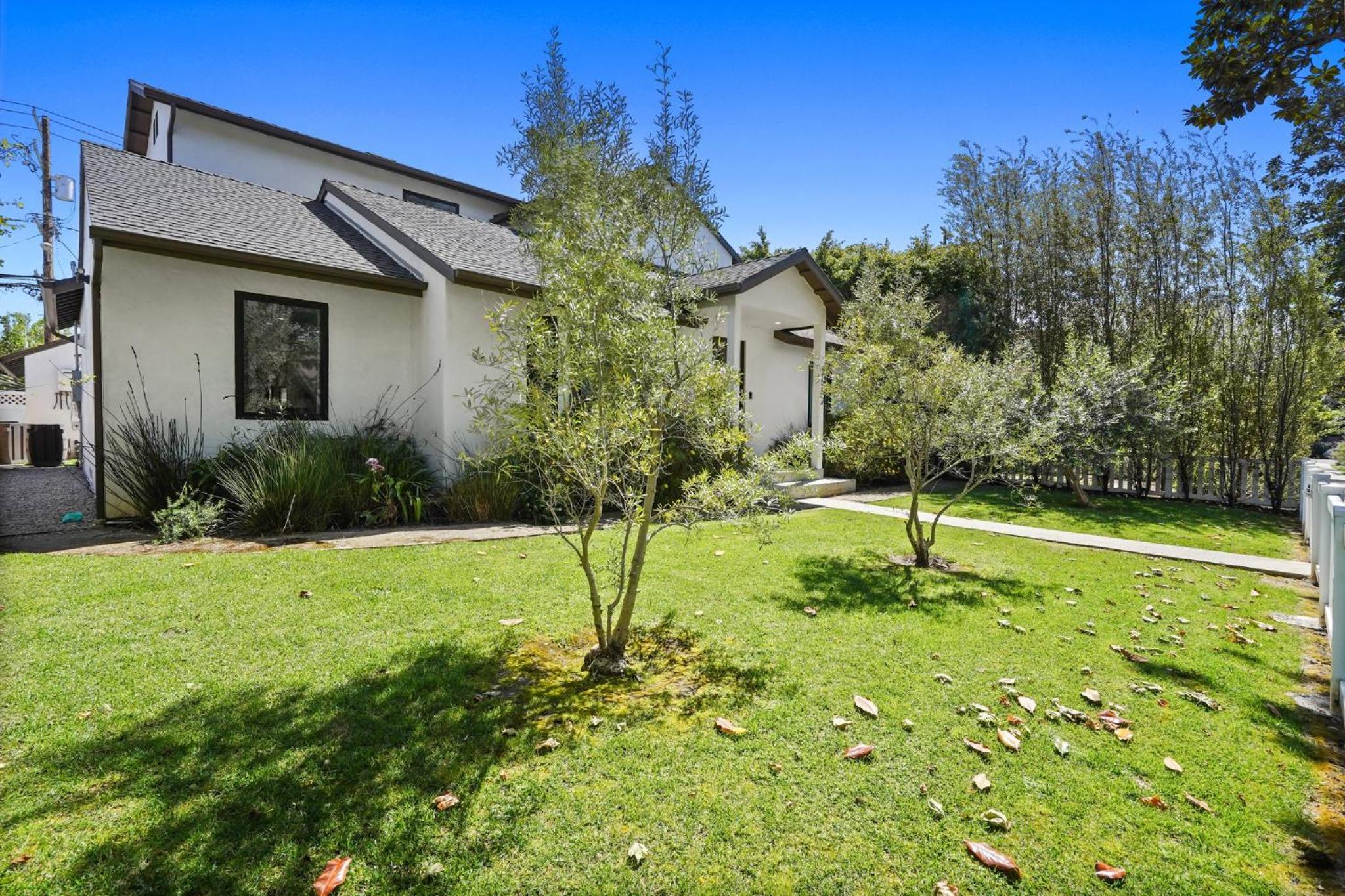 Modern Luxurious Dream Home Mar Vista, 4BDRMs, 4Baths, Kid & Pet Friendly, 10min to the beach!!