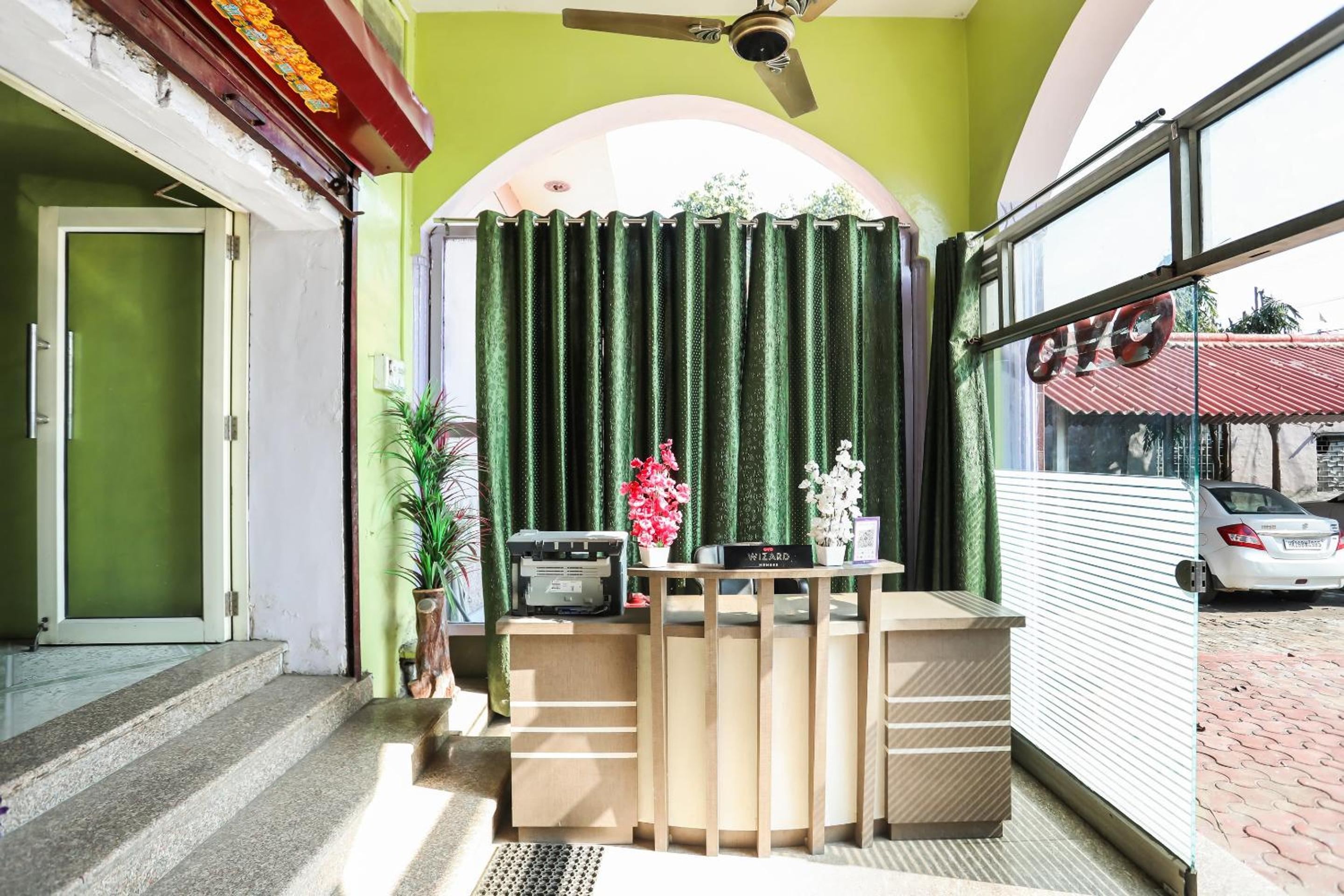 Lobby & Reception