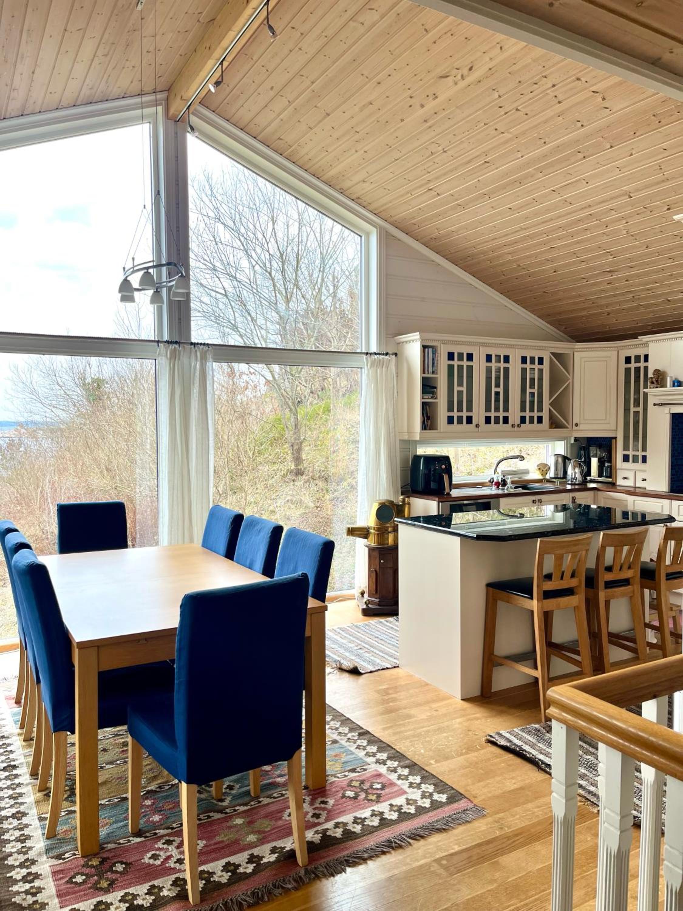 Southern pearl with private beach and pier view 4