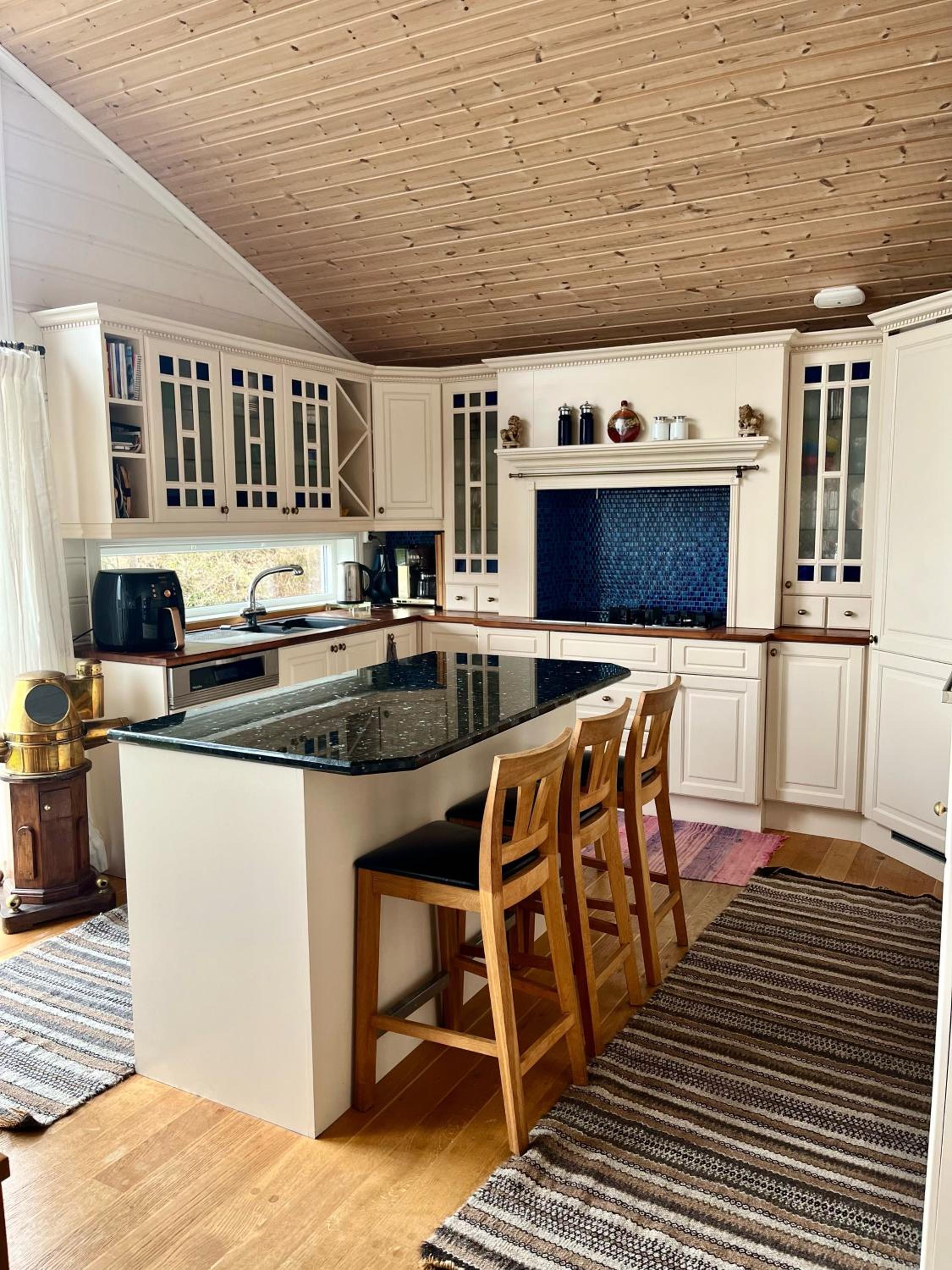 Southern pearl with private beach and pier view 2
