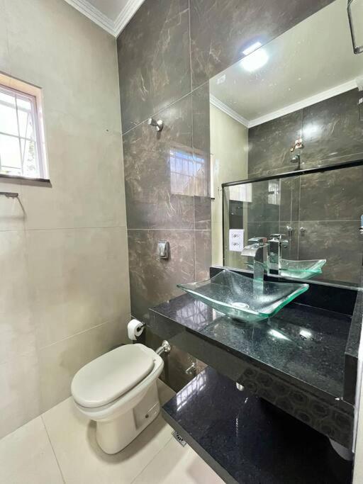 Casa na Beira Represa Furnas com Piscina Aquecida P/ Até 25 pessoas