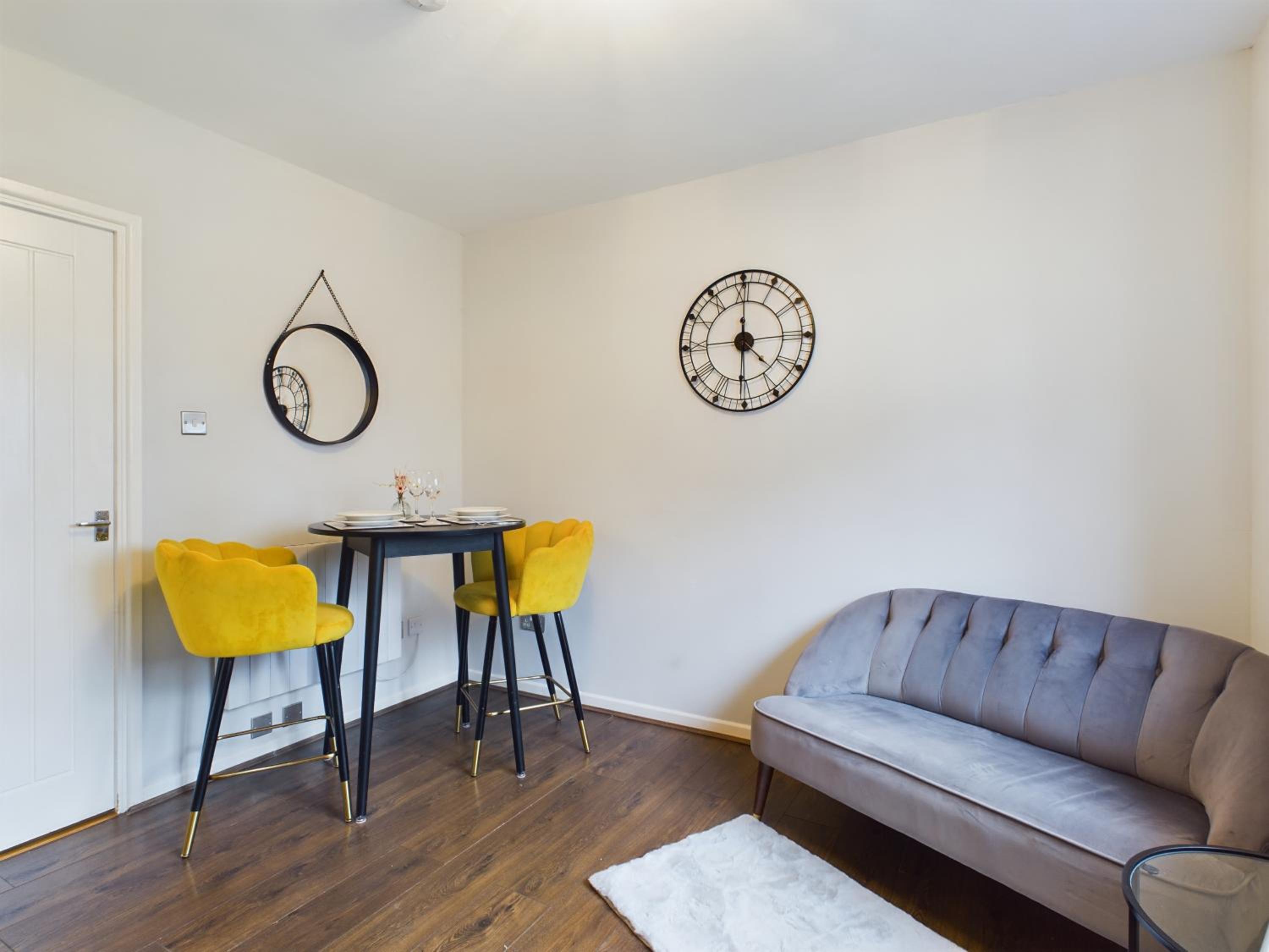 Cosy Modern Apartment Colchester view 3