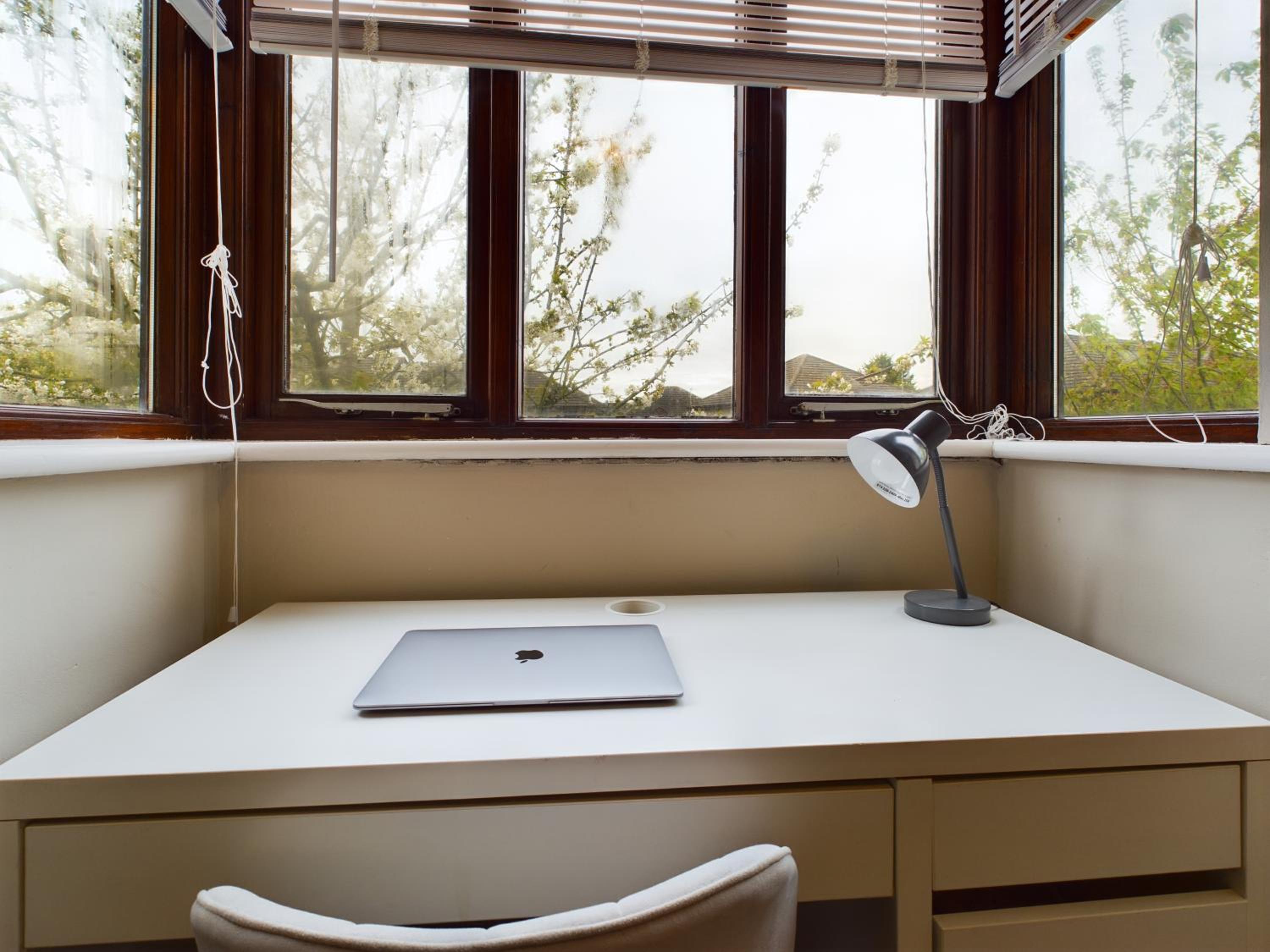 Cosy Modern Apartment Colchester view 4