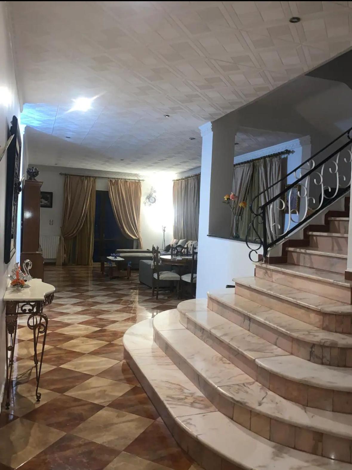 Villa avec piscine et jardin