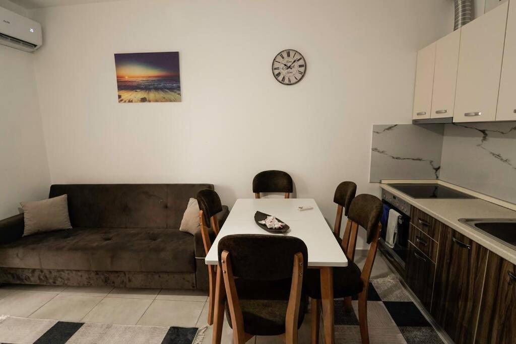 Stylish & cozy APT by the beach