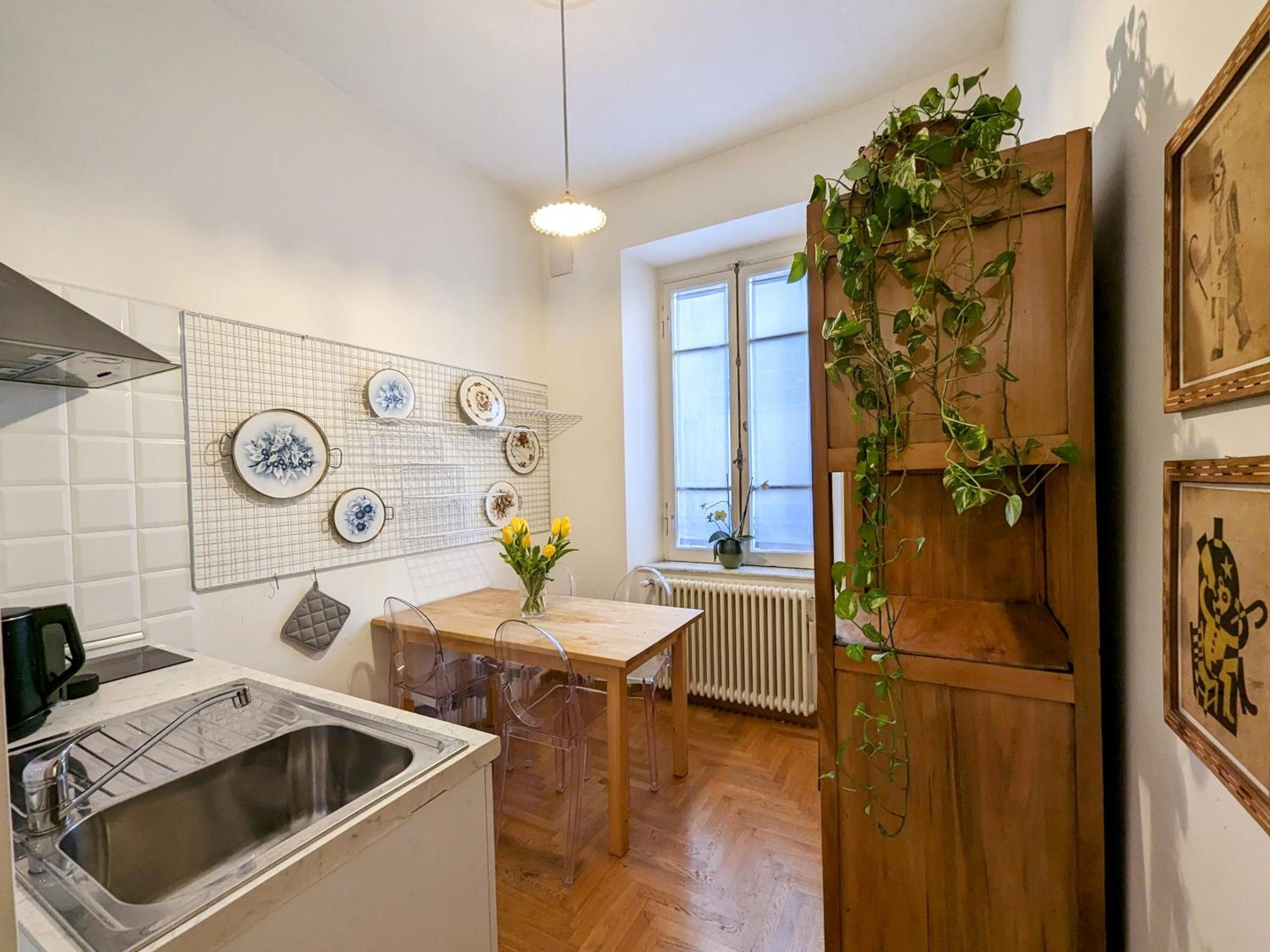 Charming apartment in a 1910s building 2 min walk from the Colosseum