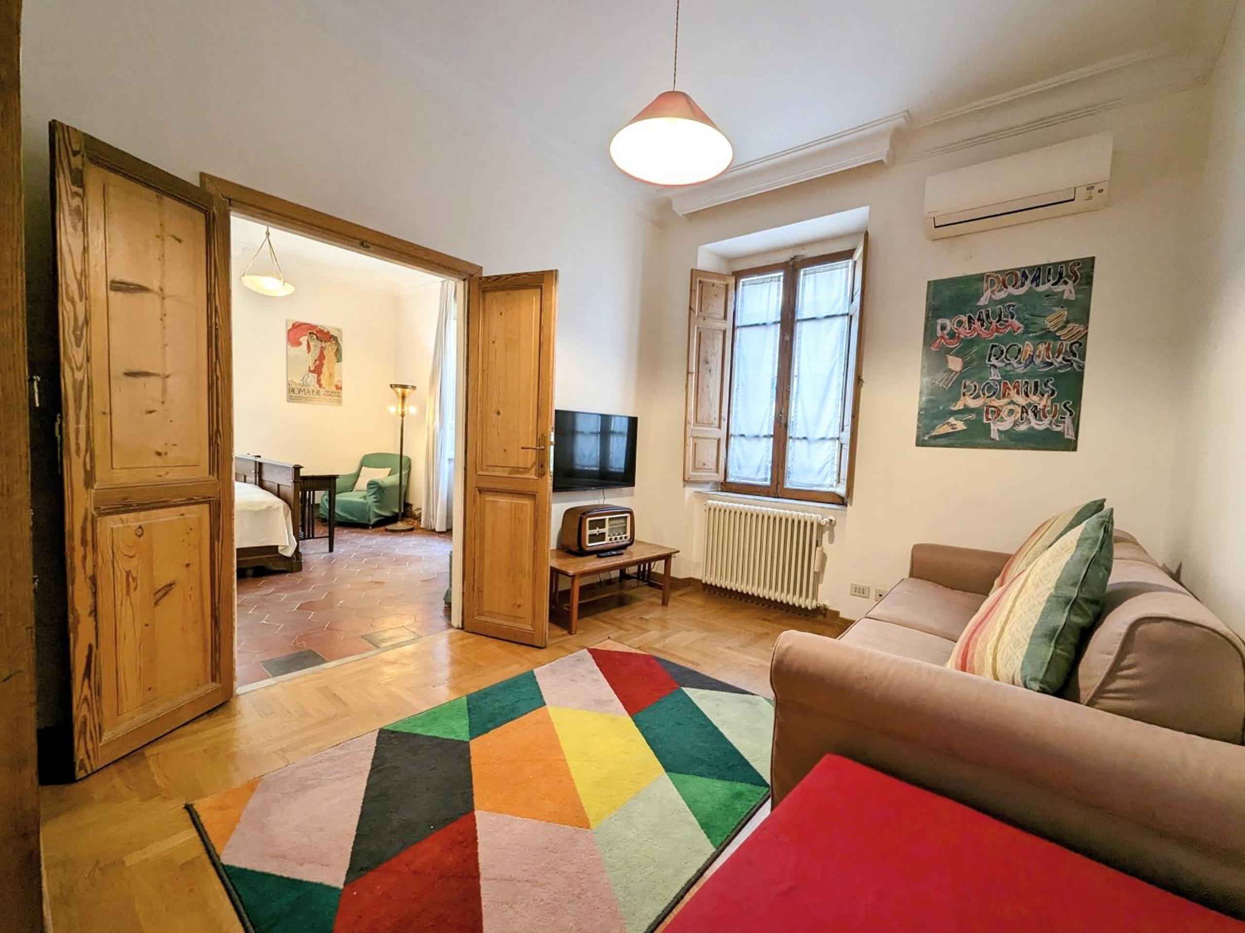 Charming apartment in a 1910s building 2 min walk from the Colosseum