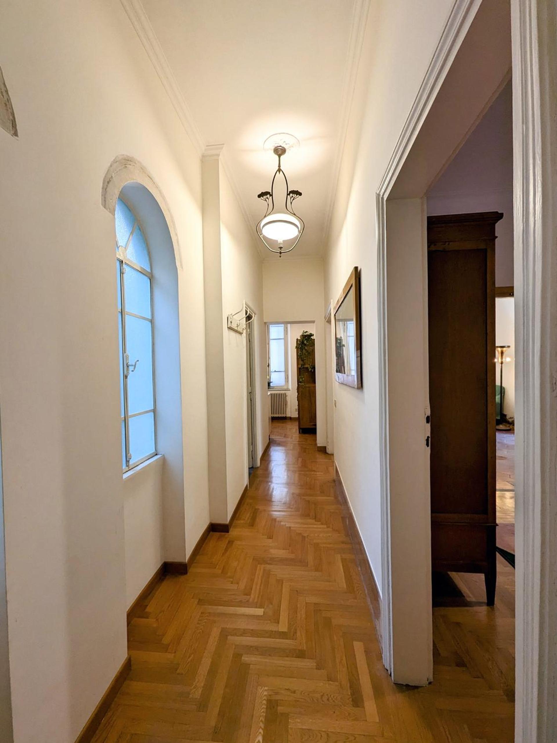 Charming apartment in a 1910s building 2 min walk from the Colosseum