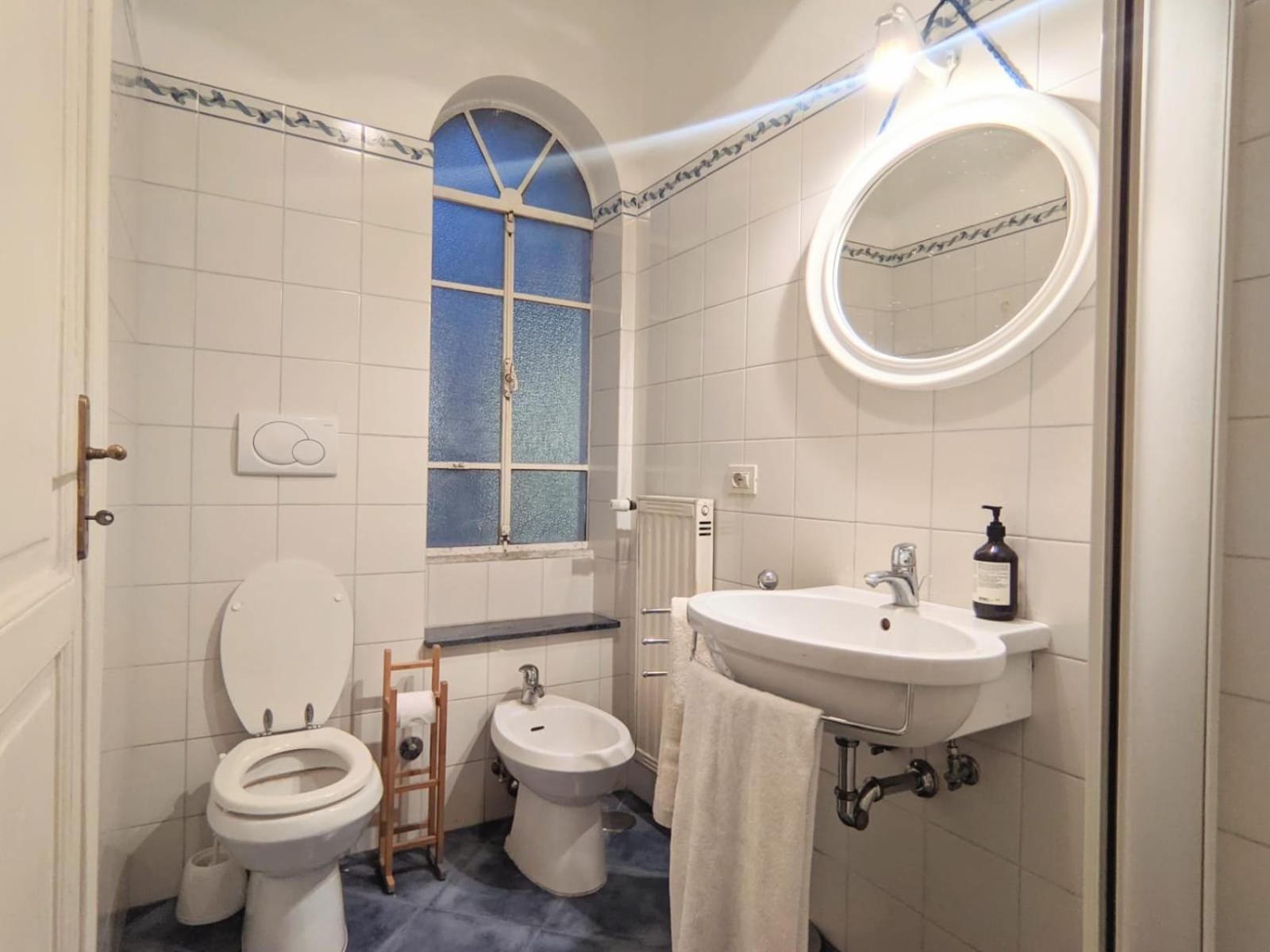 Charming apartment in a 1910s building 2 min walk from the Colosseum