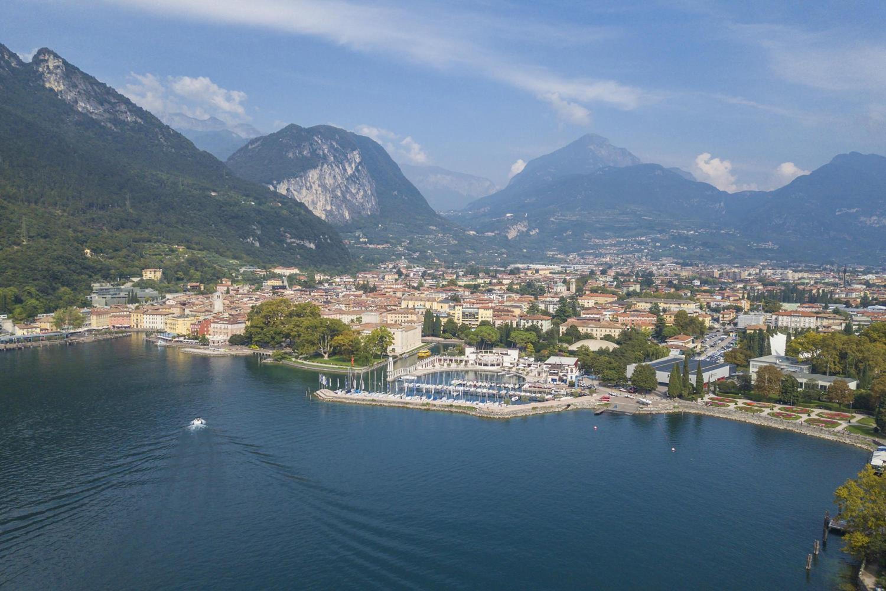 Balcone Sui Tigli Few Min From The Lake - Happy Rentals photo 3