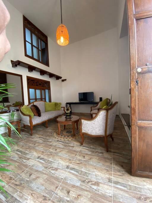 Casa Aparicio