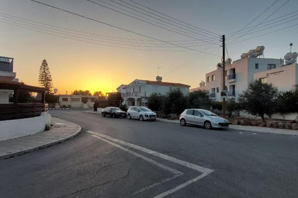Cozy 1BR Apt with Pool Heart of Paphos