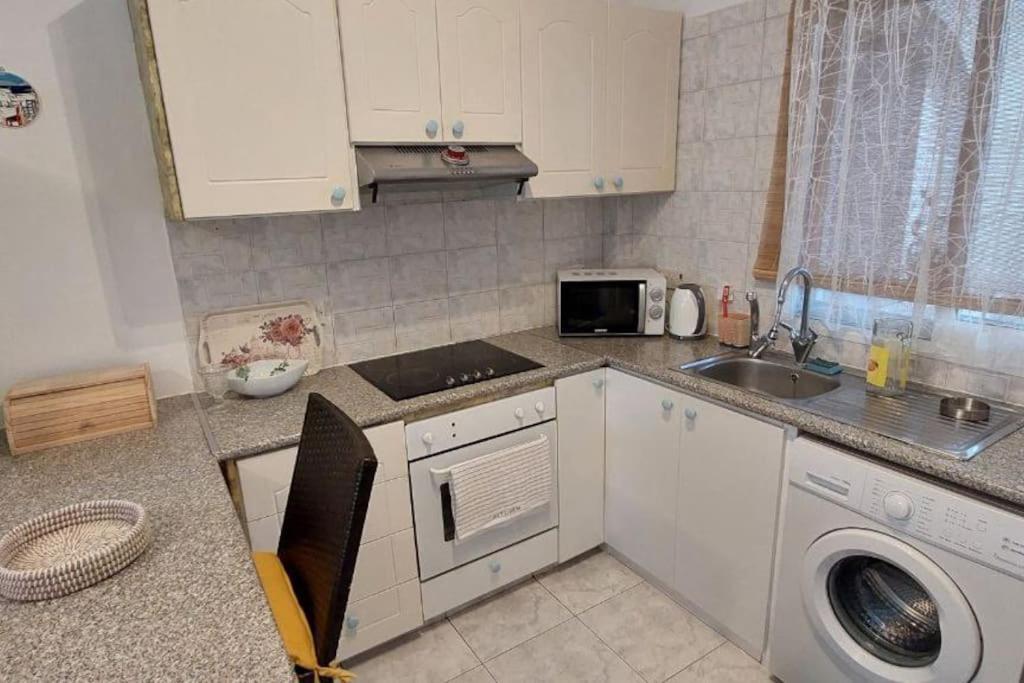 Cozy 1BR Apt with Pool Heart of Paphos
