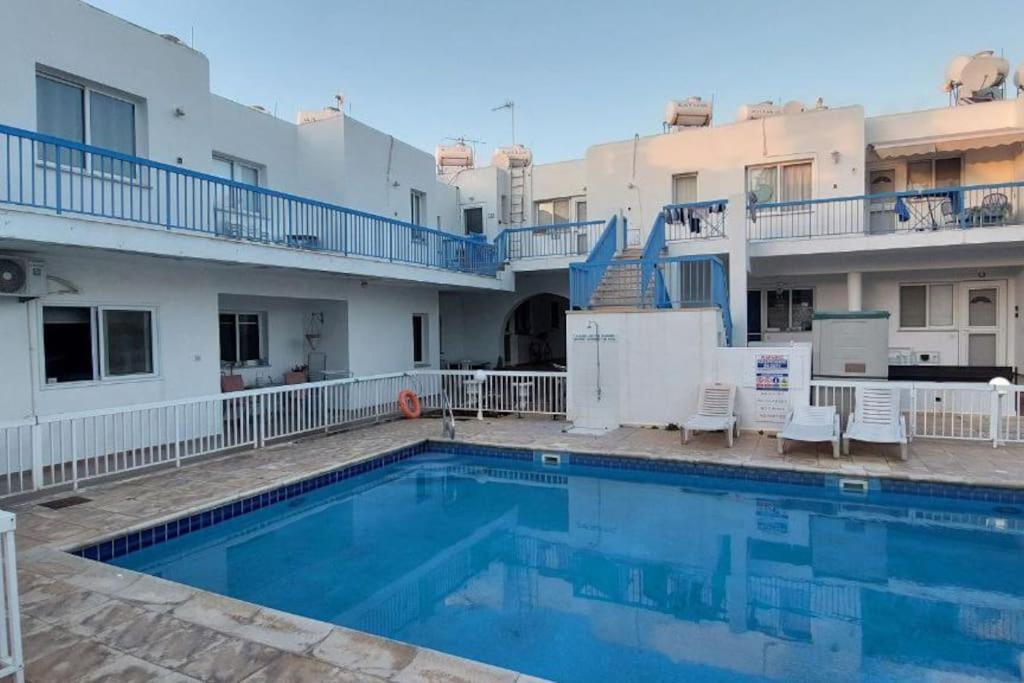 Cozy 1BR Apt with Pool Heart of Paphos