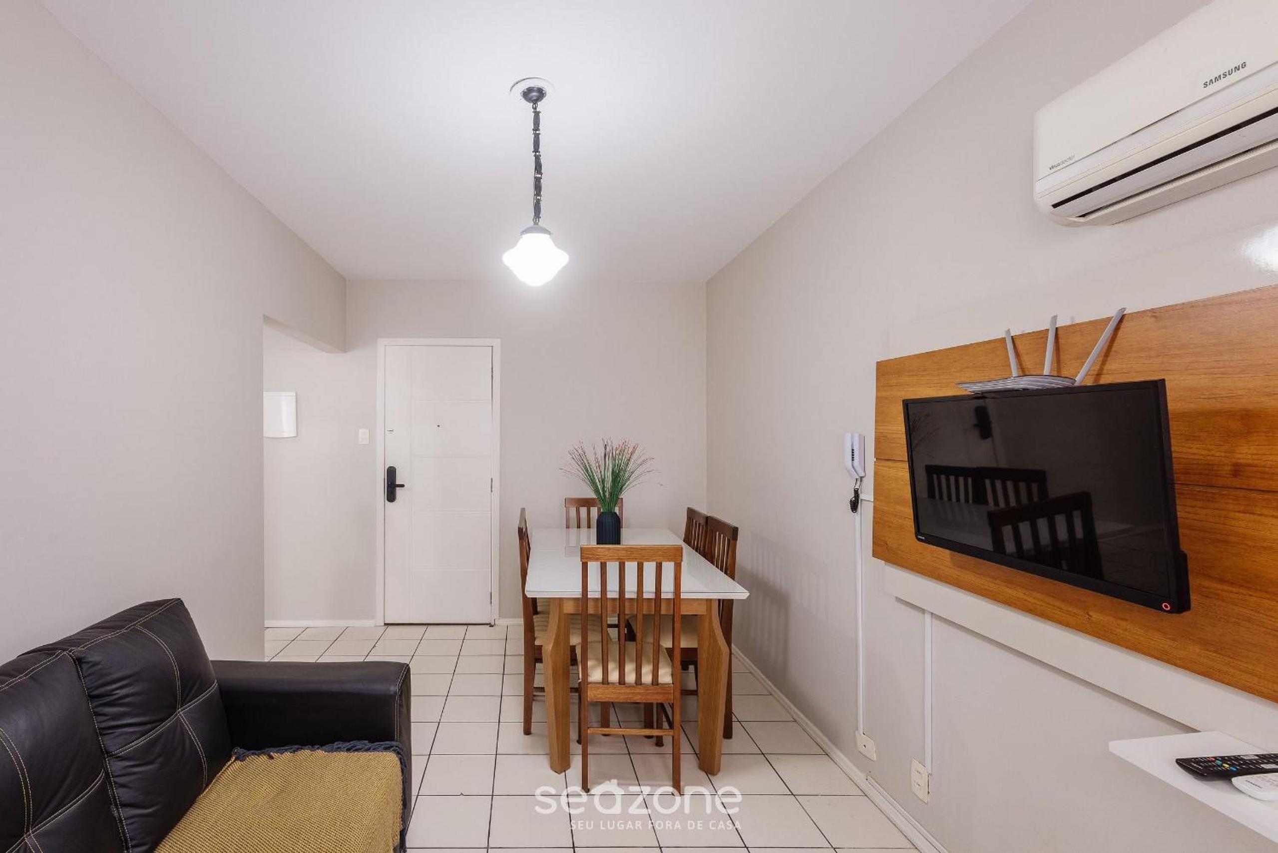 Beachfront apt BC Center close to attract. EAL0704