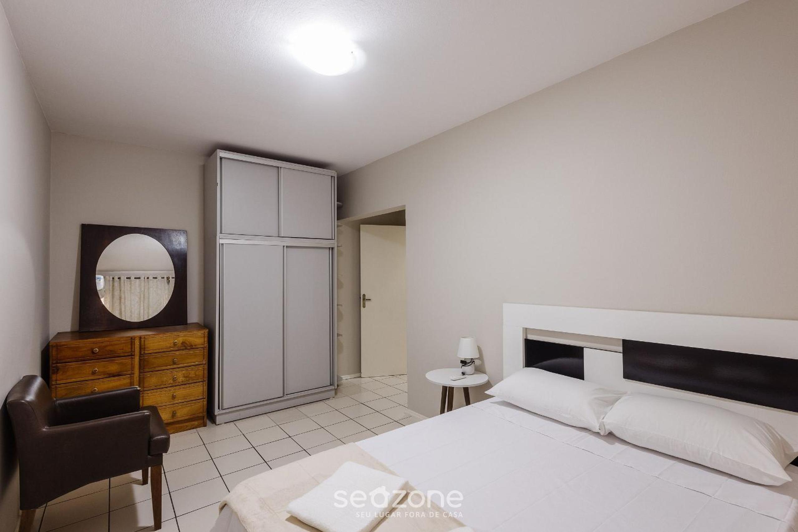 Beachfront apt BC Center close to attract. EAL0704