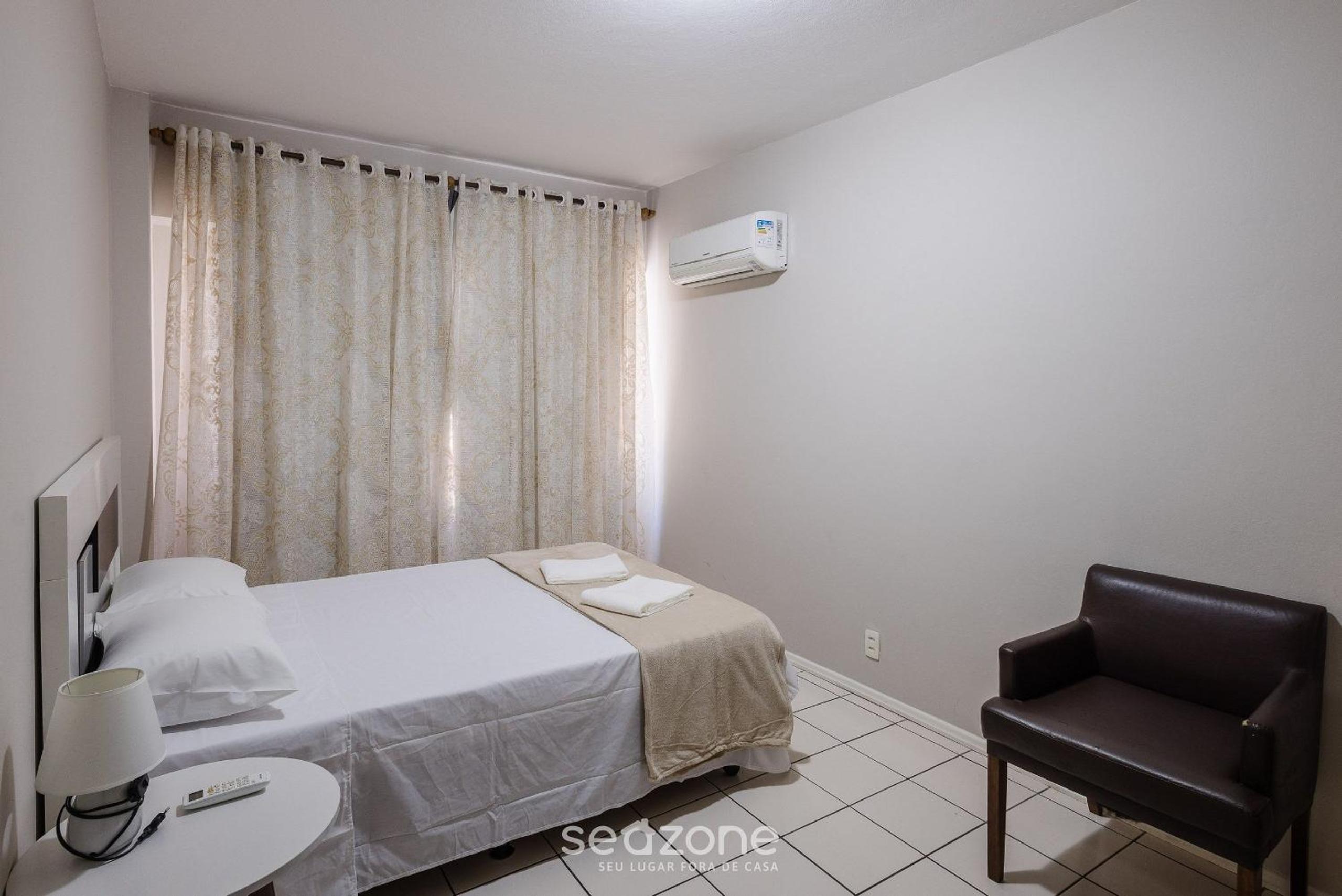 Beachfront apt BC Center close to attract. EAL0704
