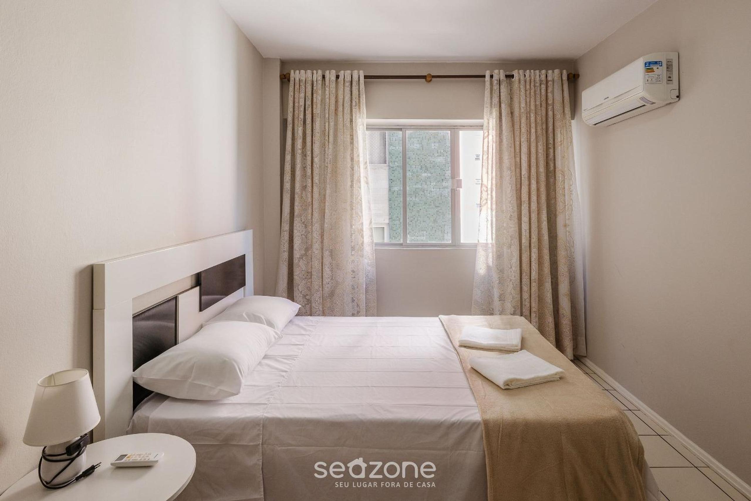 Beachfront apt BC Center close to attract. EAL0704