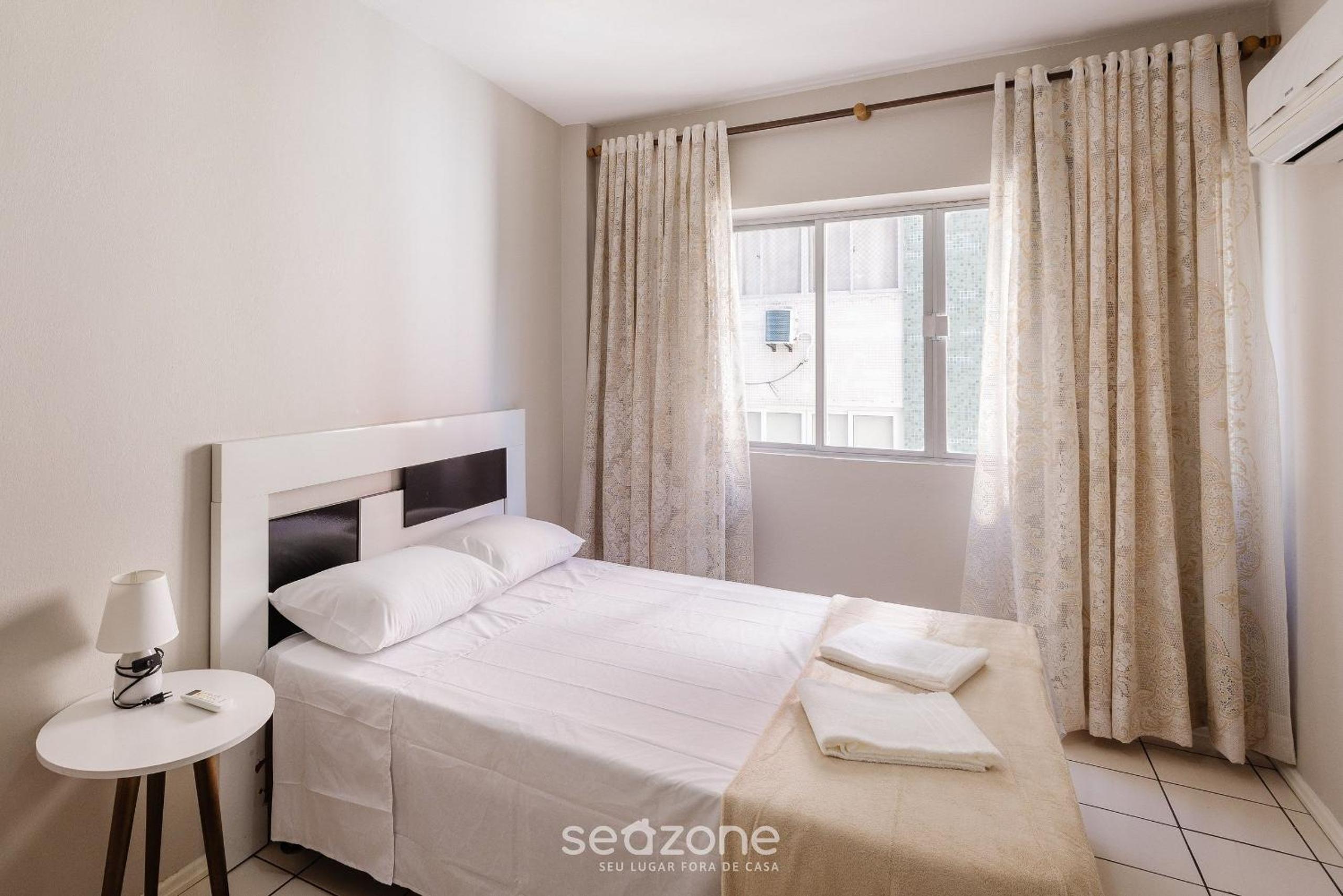 Beachfront apt BC Center close to attract. EAL0704