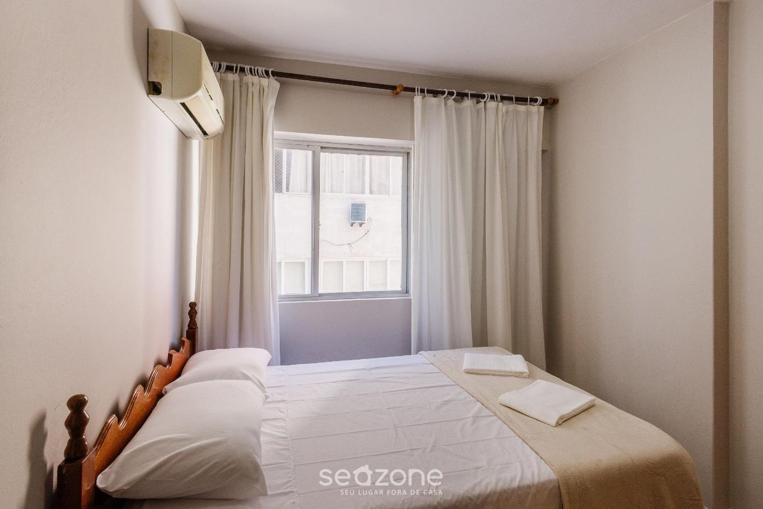 Beachfront apt BC Center close to attract. EAL0704