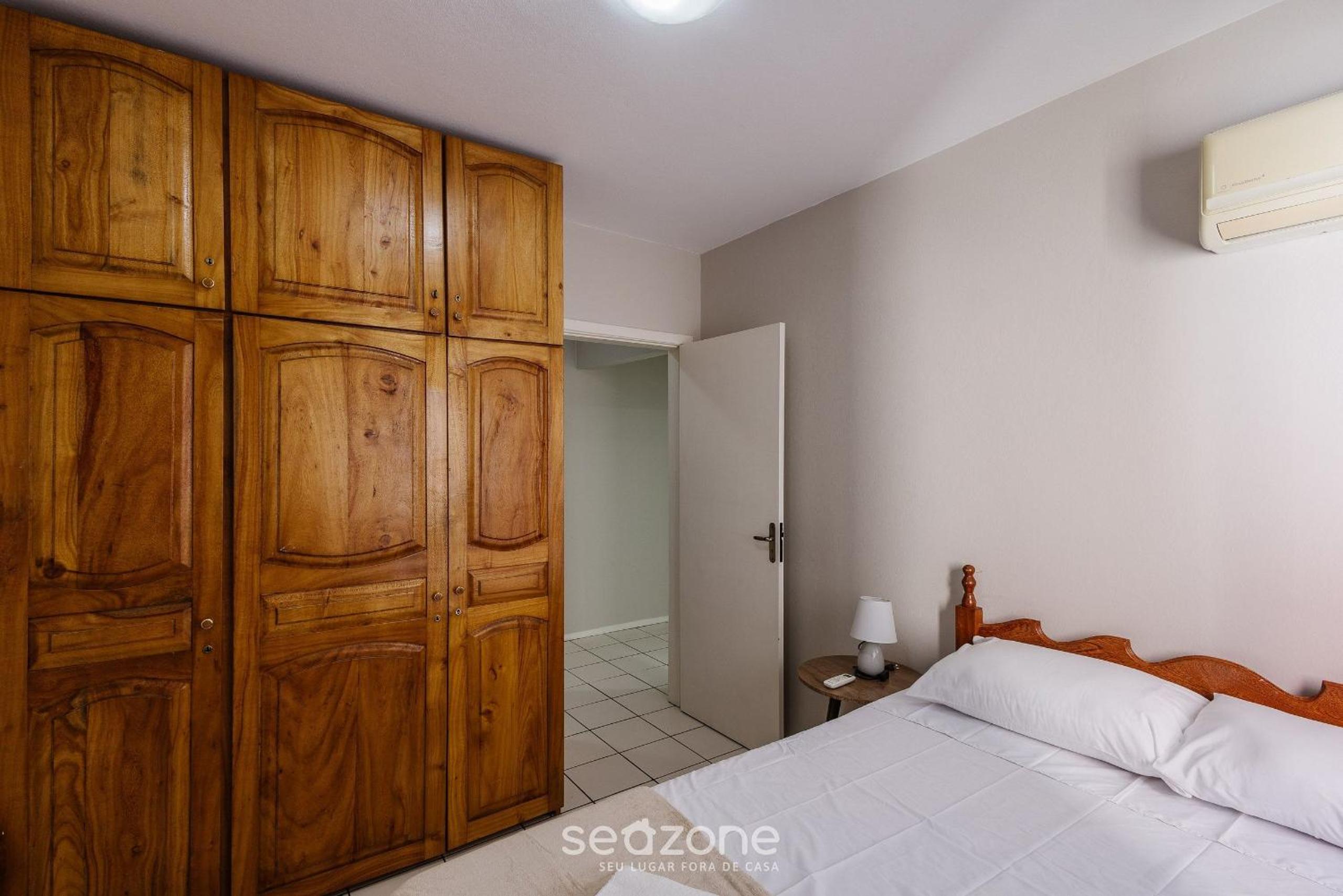 Beachfront apt BC Center close to attract. EAL0704