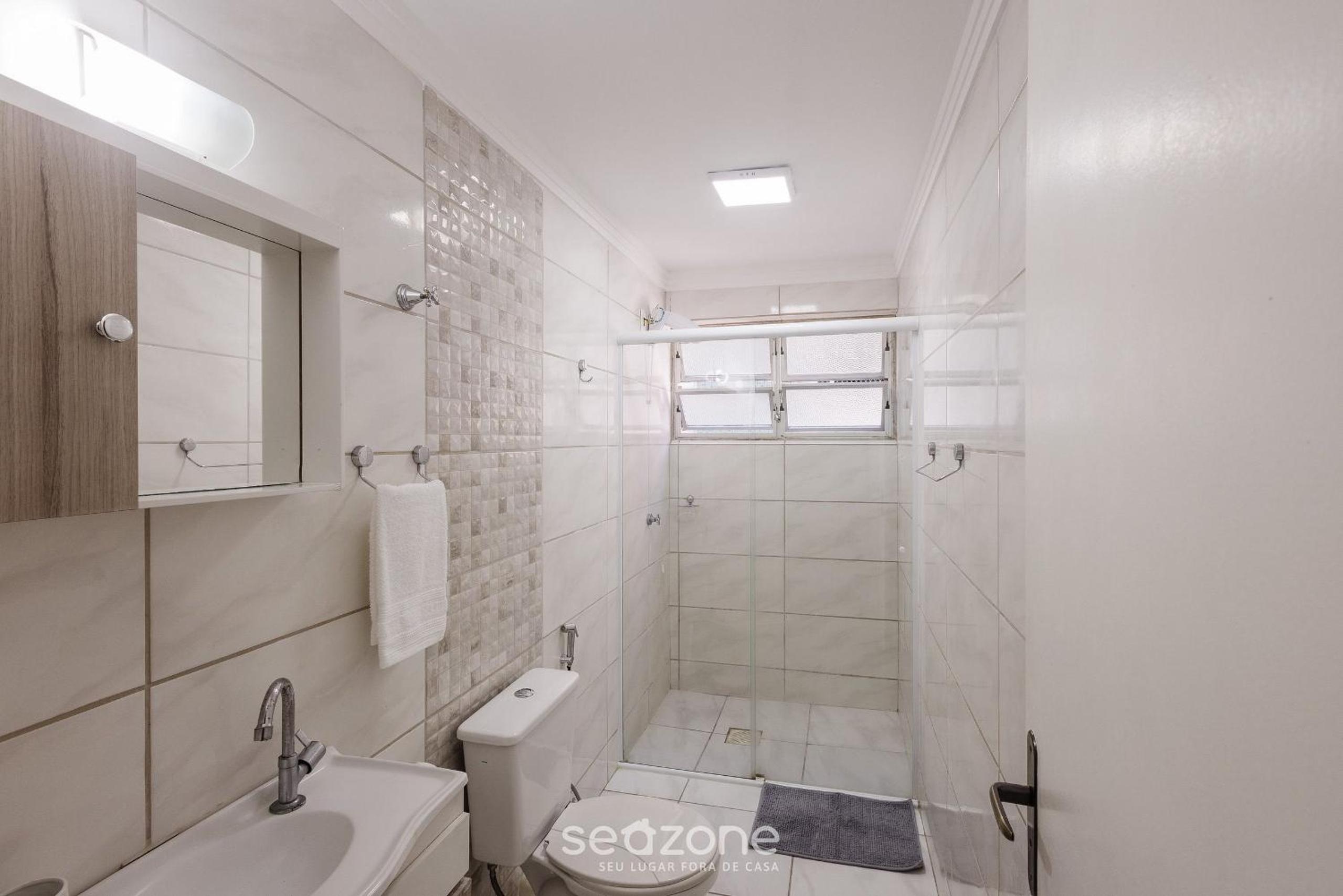 Beachfront apt BC Center close to attract. EAL0704