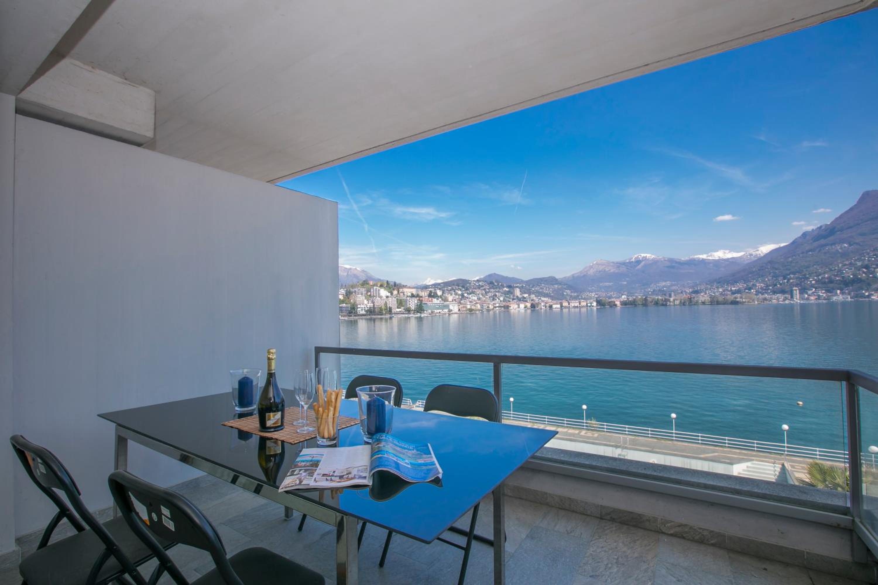 Paradiso Incanto Lake View Apartment - Happy Rentals
