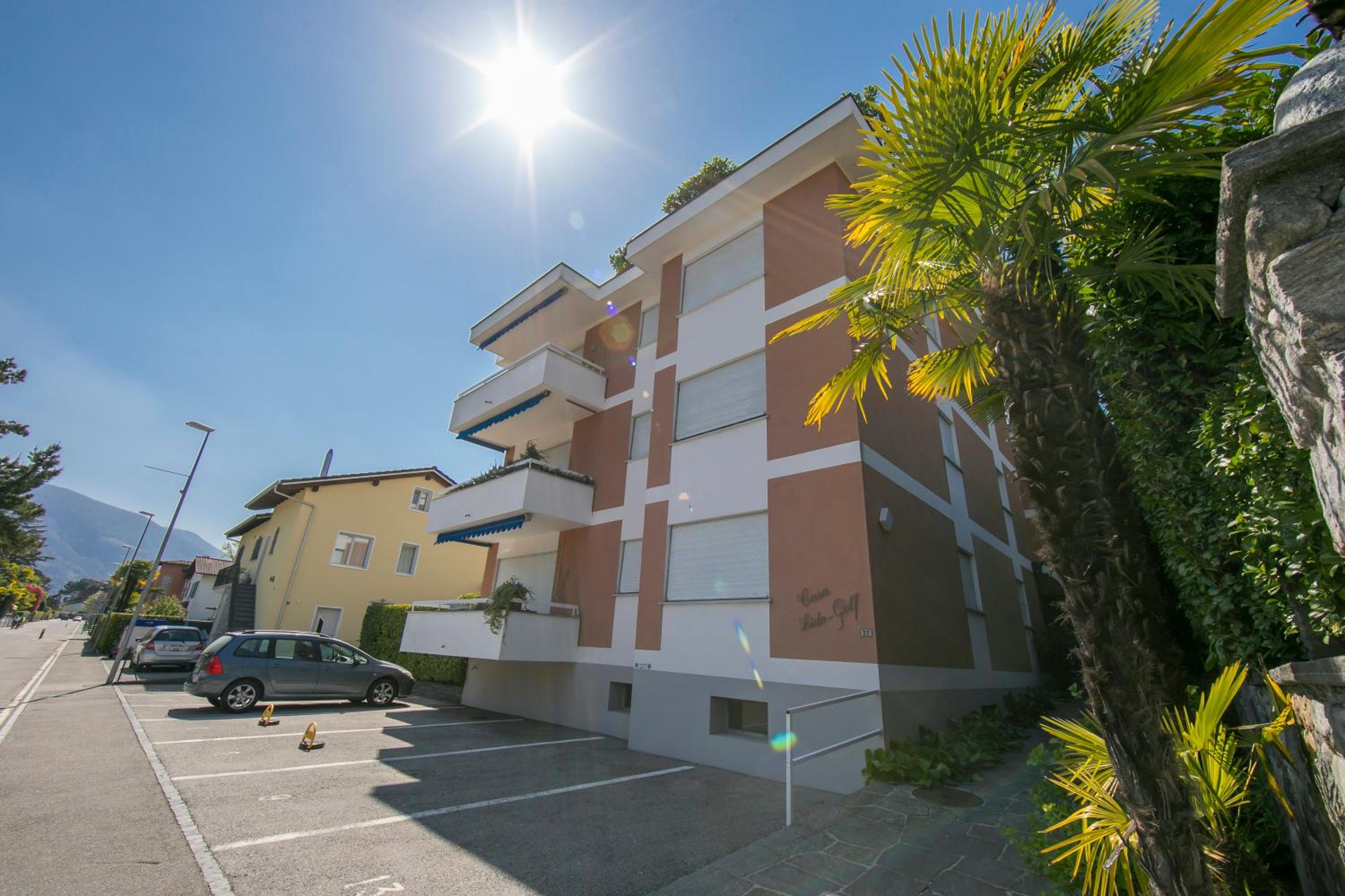 Charm Apartment with Balcony and Parking - Happy Rentals