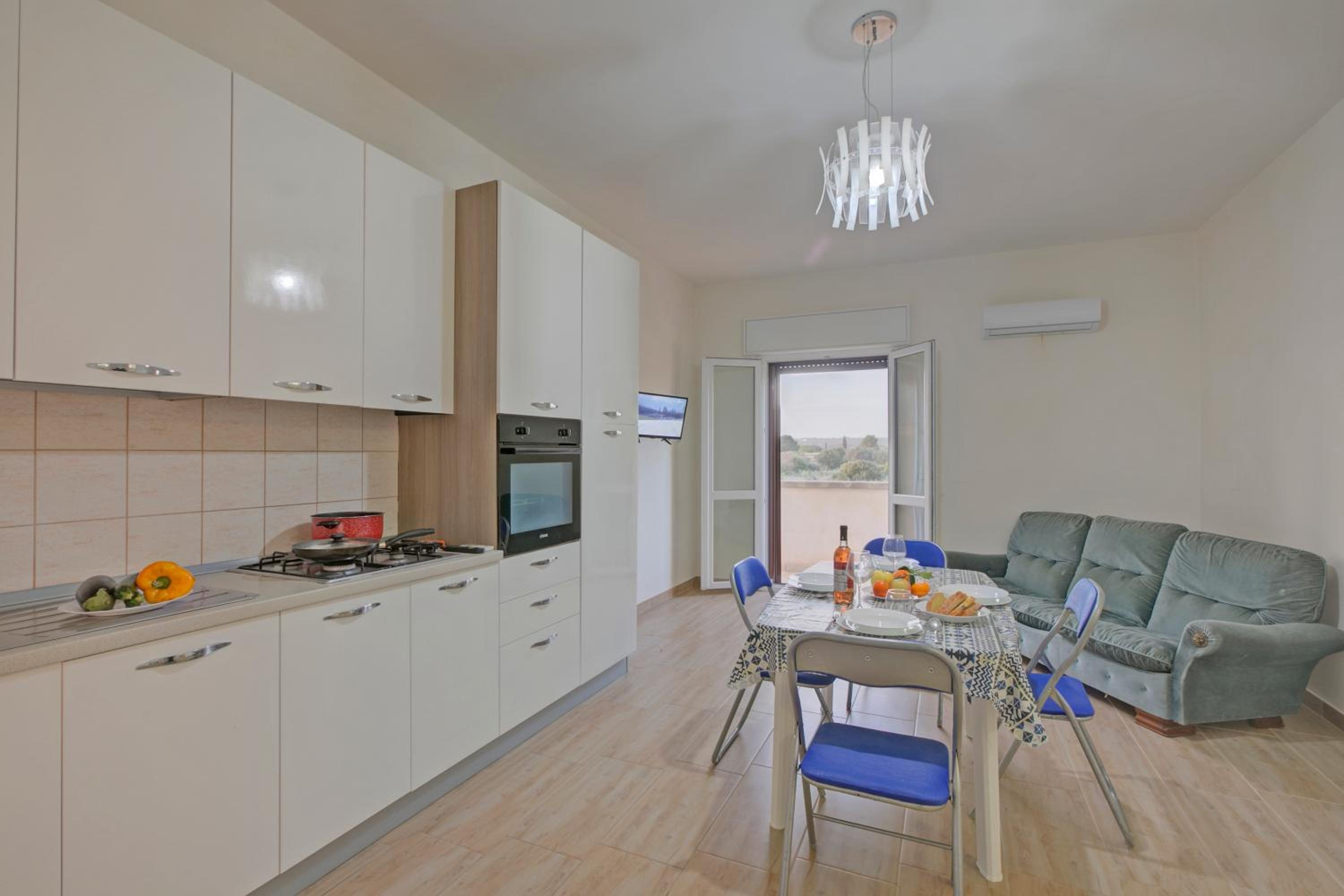 Le Bianche Apt 4 - terrace near the Sea - Happy Rentals view 5