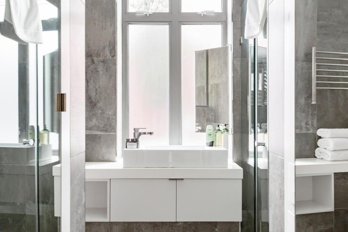 Rooftop Retreat with Tub and BBQ in De Waterkant
