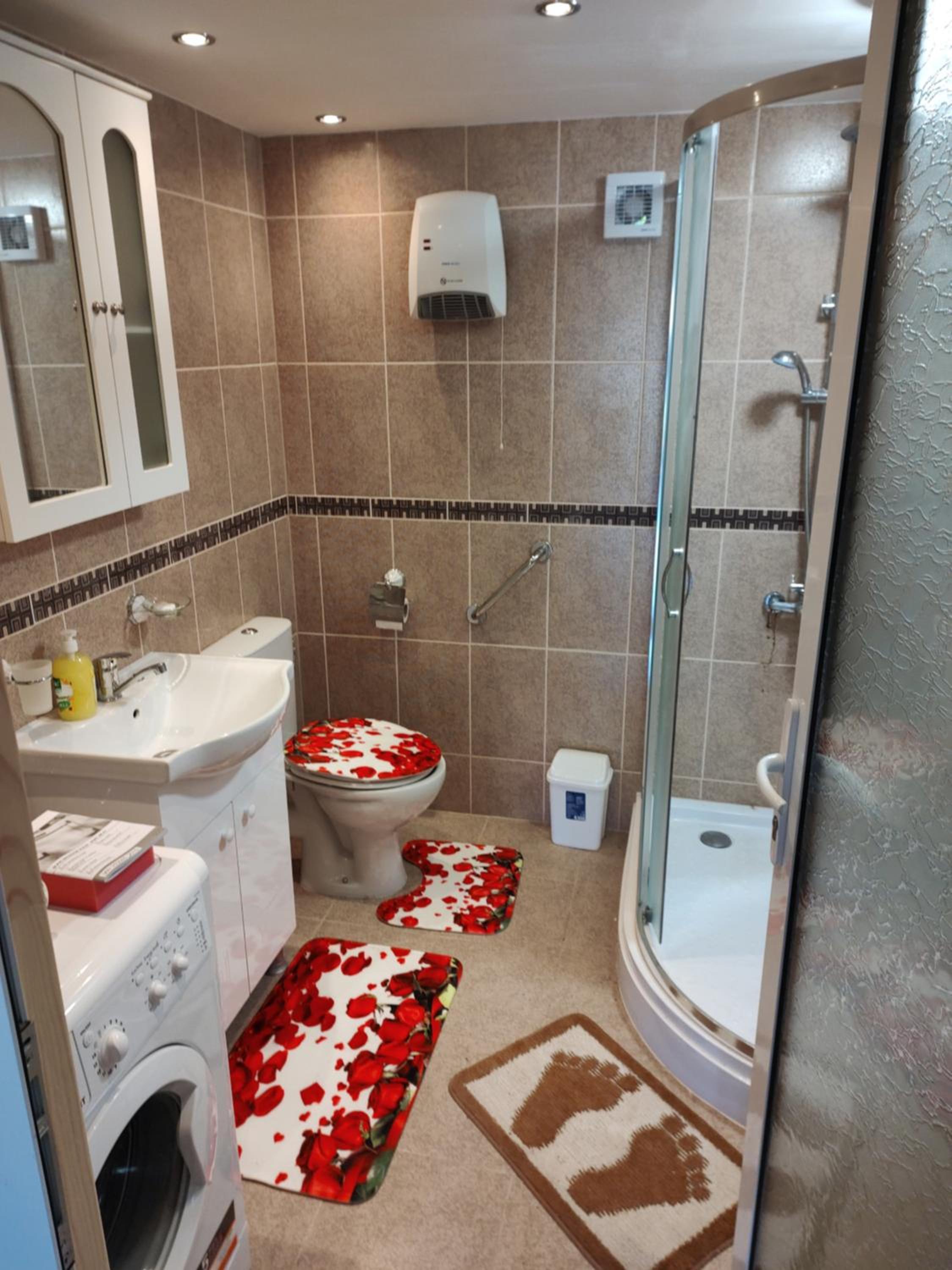 2 Bed Villa - Sleeps 7 - Private Garden - Parking
