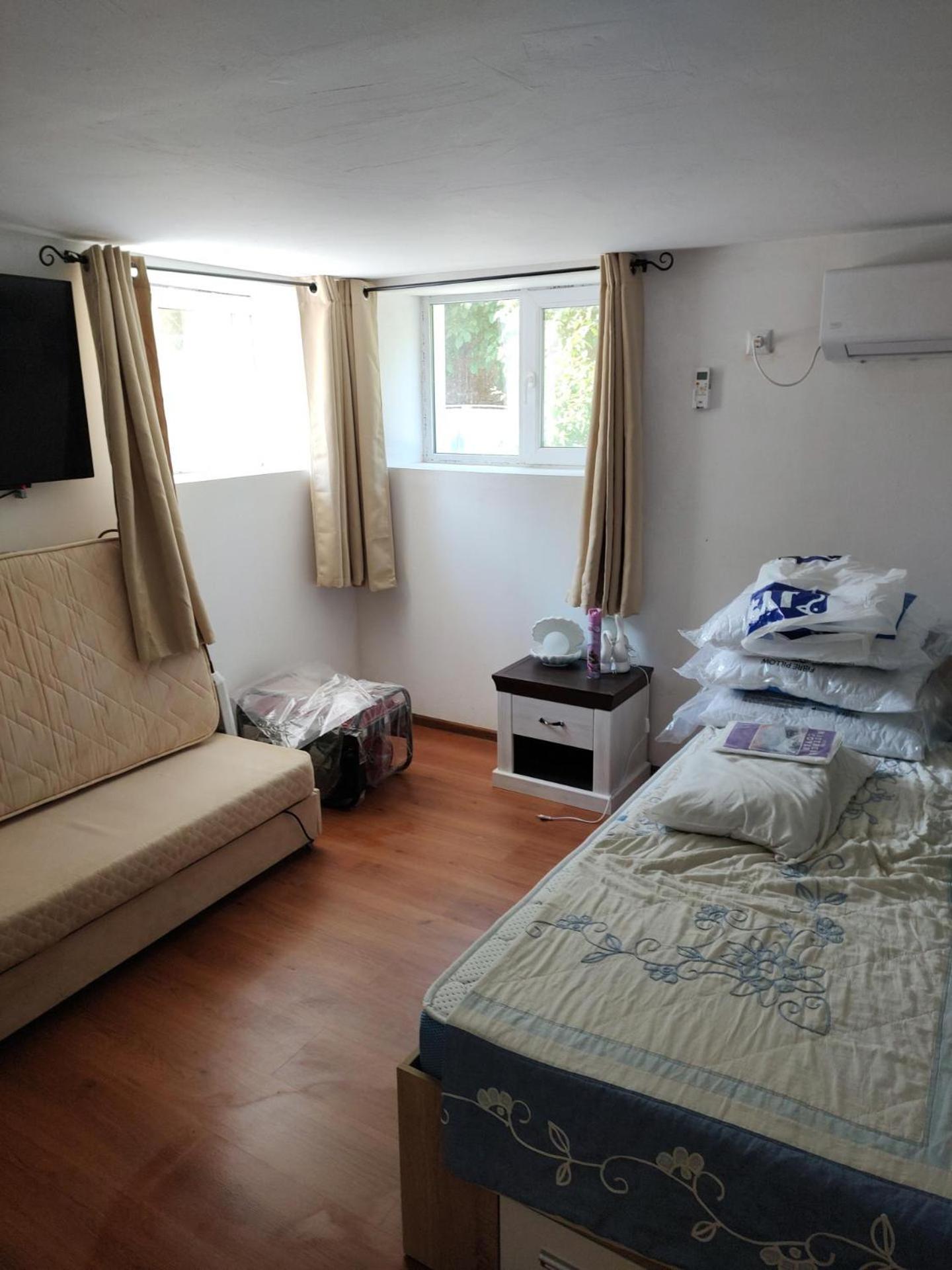 2 Bed Villa - Sleeps 7 - Private Garden - Parking