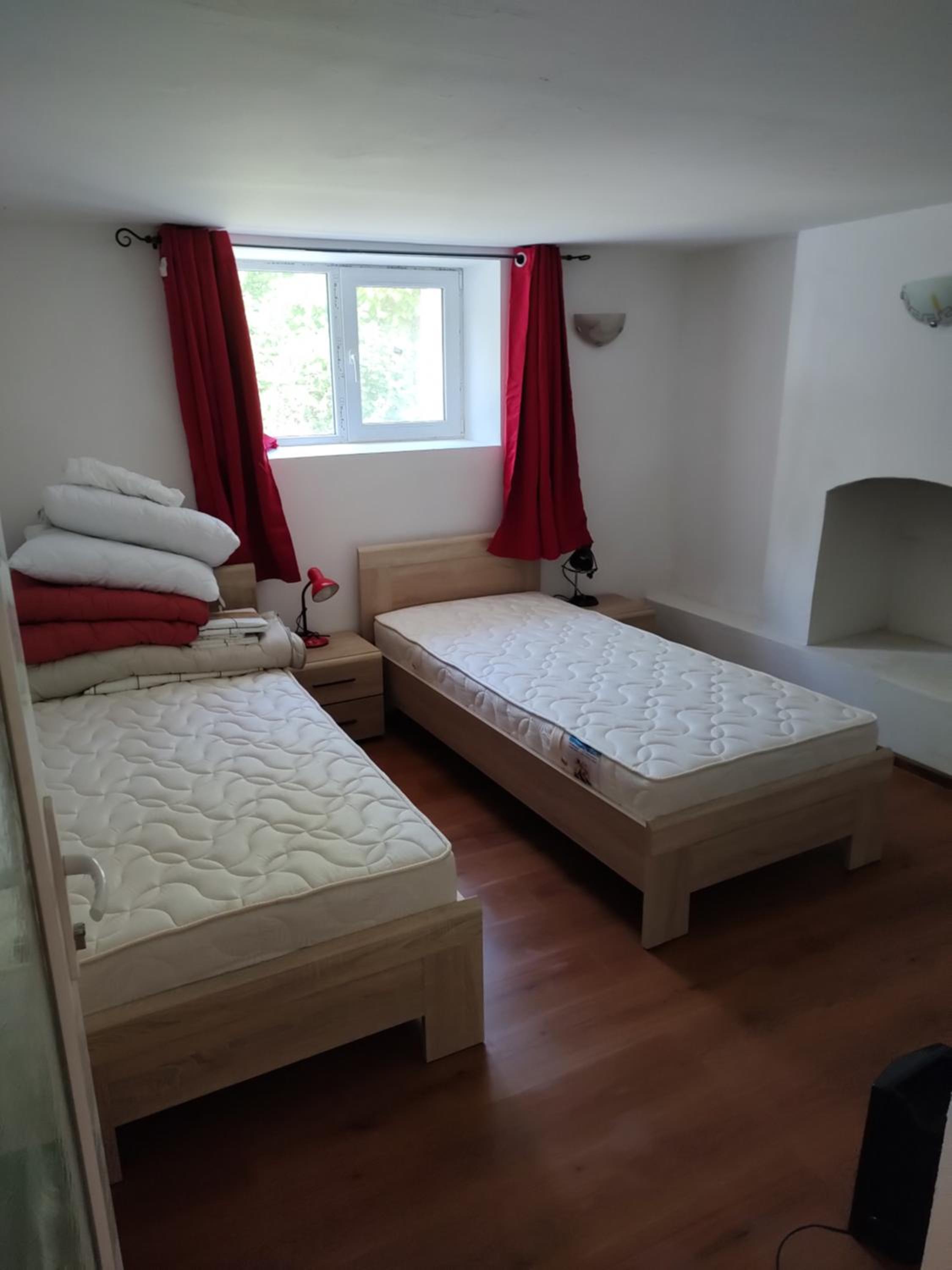 2 Bed Villa - Sleeps 7 - Private Garden - Parking