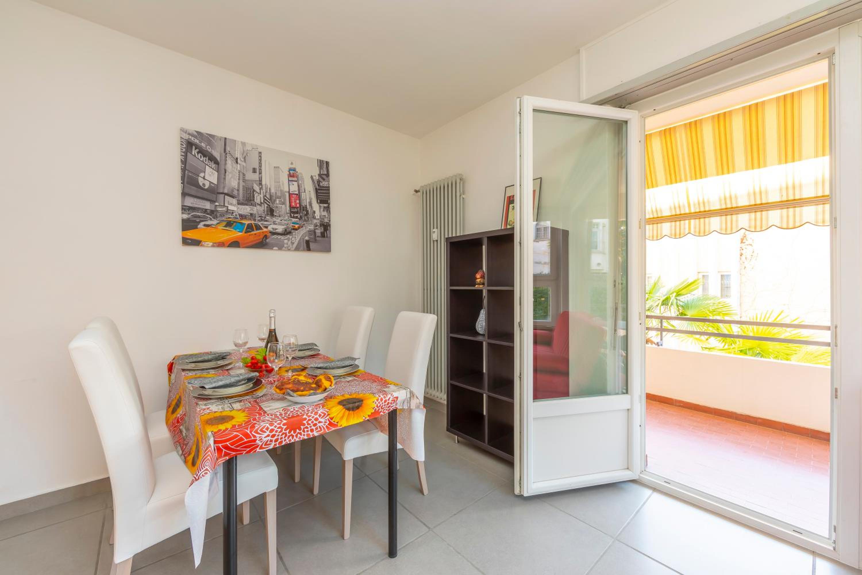 City Apartment - Happy Rentals view 2
