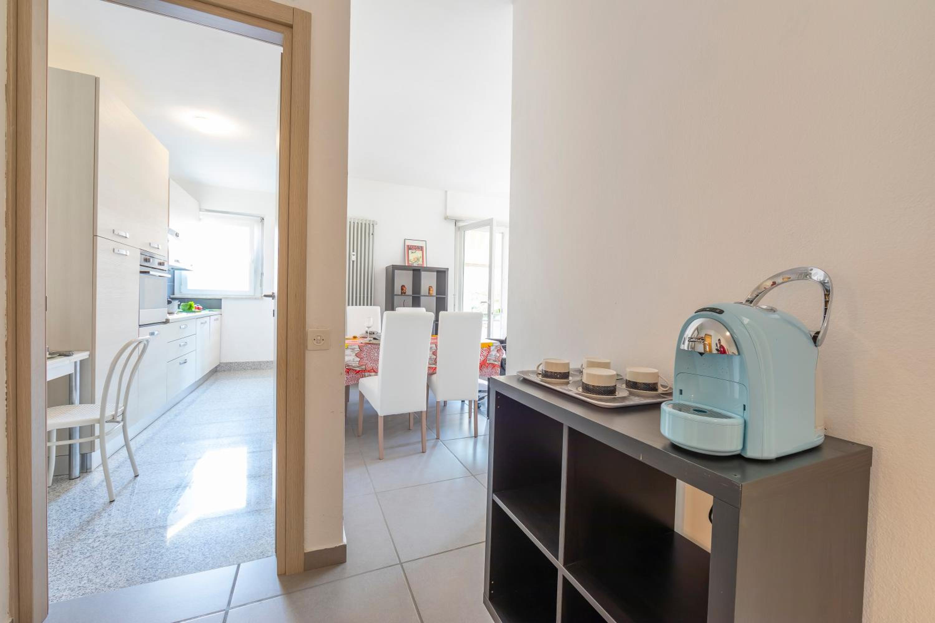 City Apartment - Happy Rentals view 4