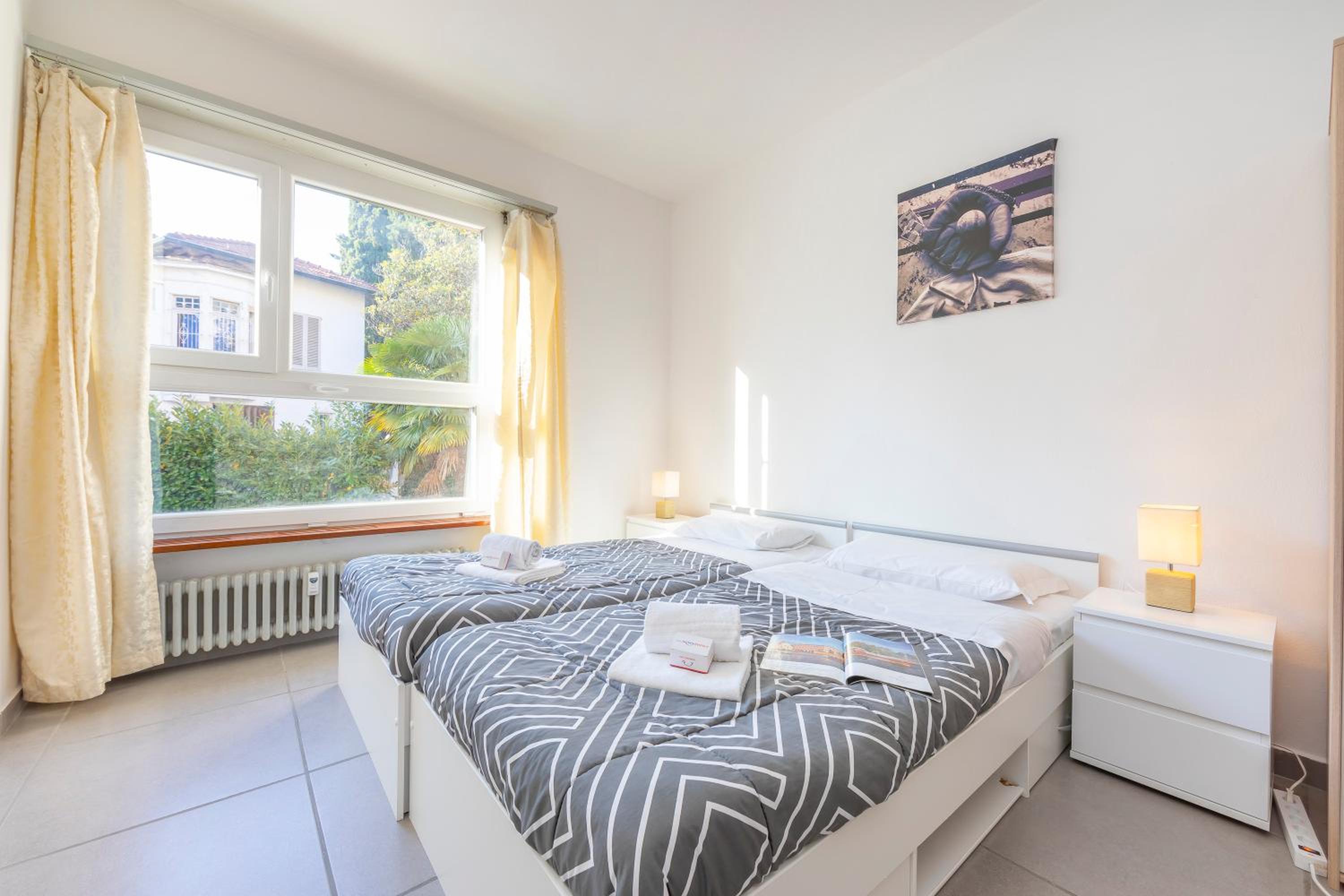City Apartment - Happy Rentals view 5