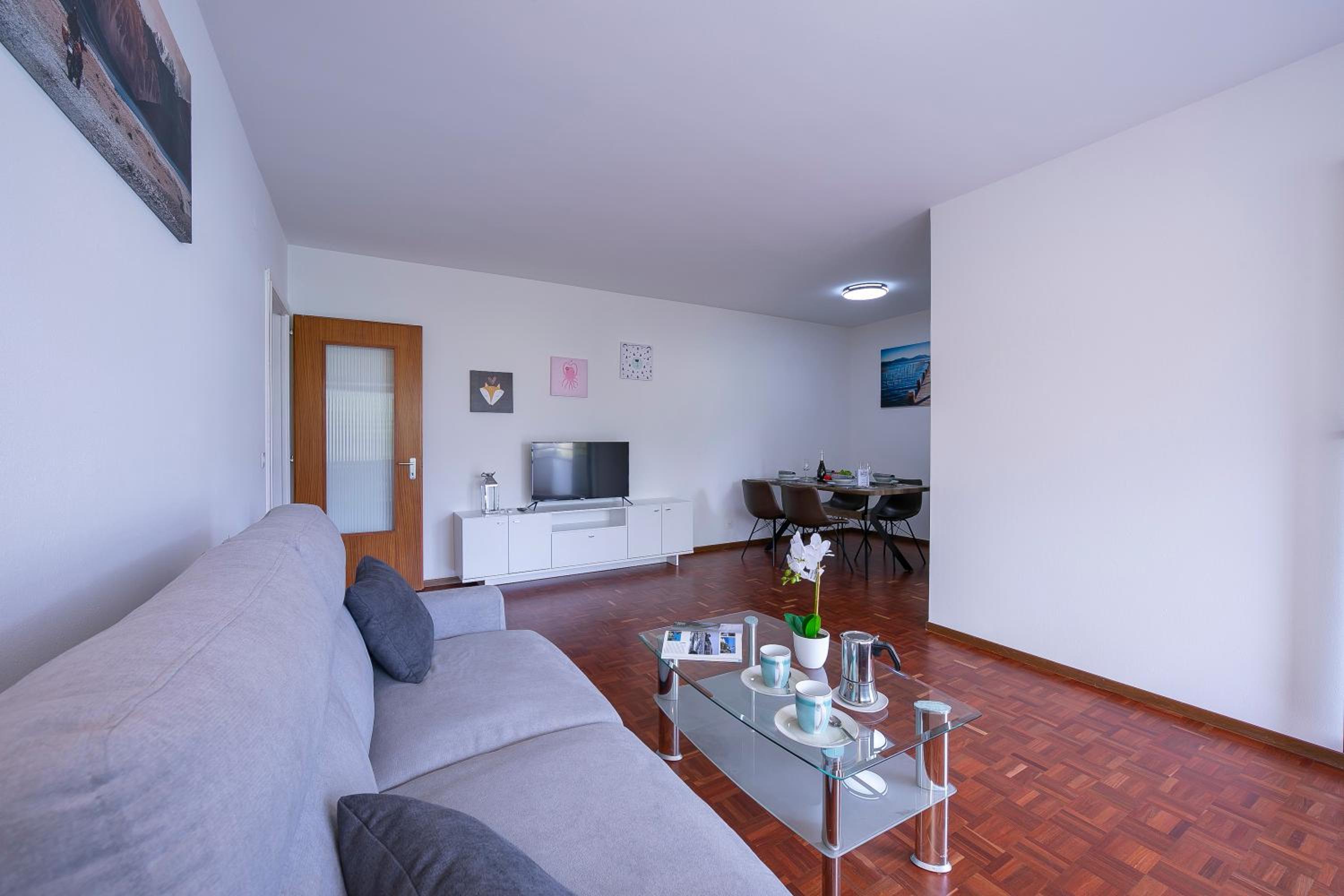 Lido Apartment Locarno with Balcony and Parking - Happy Rentals