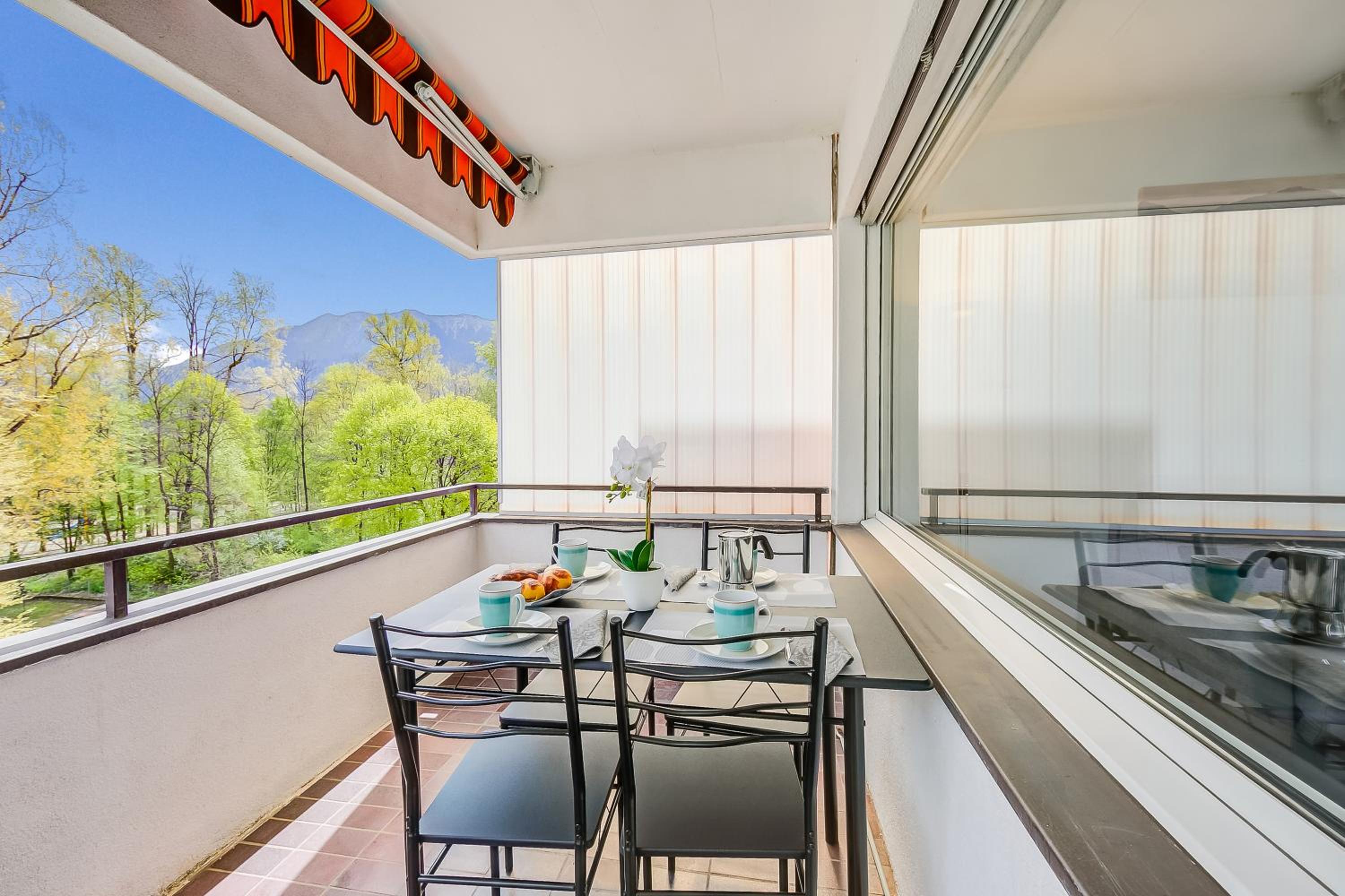 Lido Apartment Locarno with Balcony and Parking - Happy Rentals