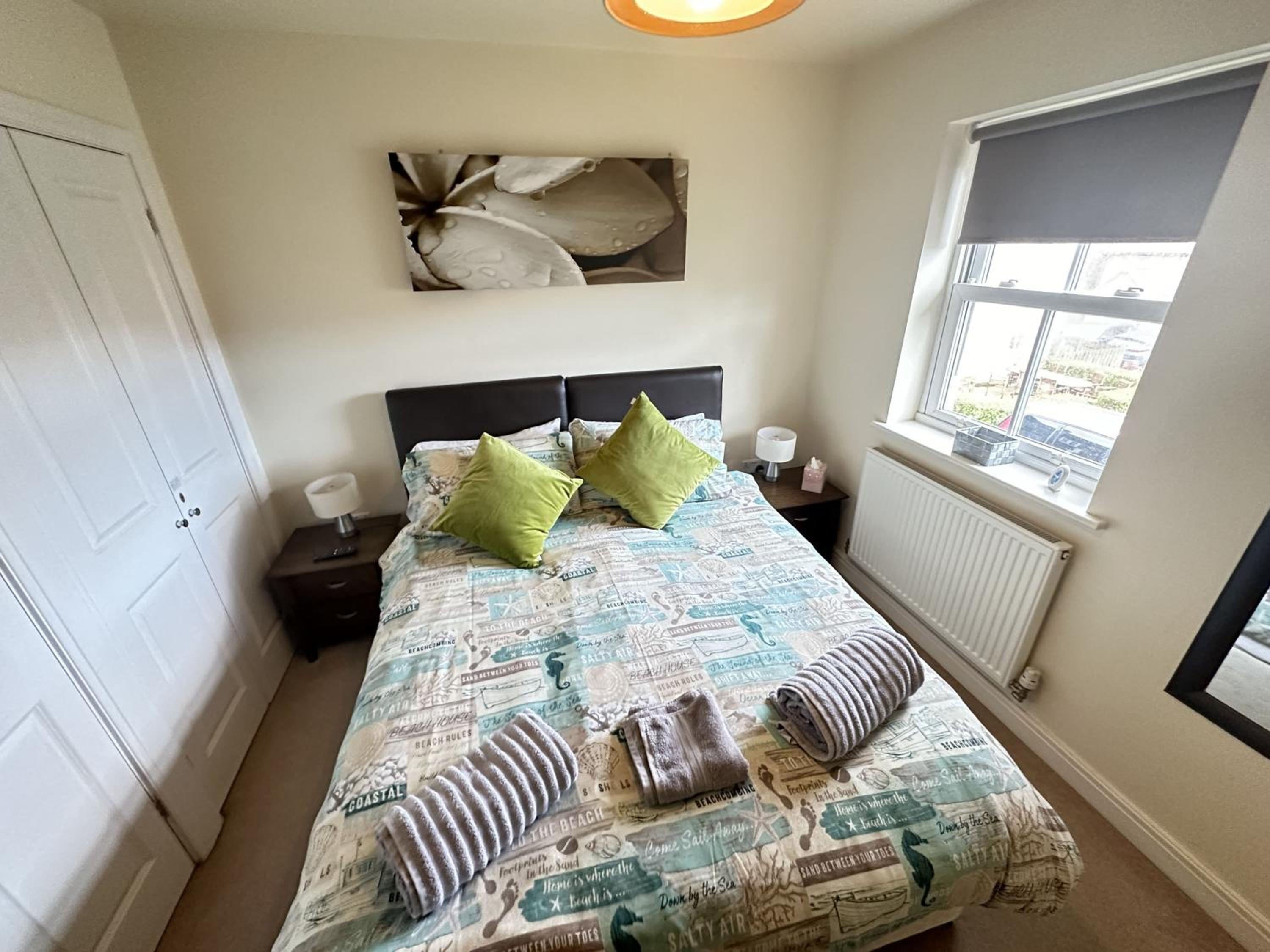 Maris Cottage - Part of the The Bay Filey Holiday Village with pool, gym and direct beach access, pub, restaurant, tennis and meadows walks