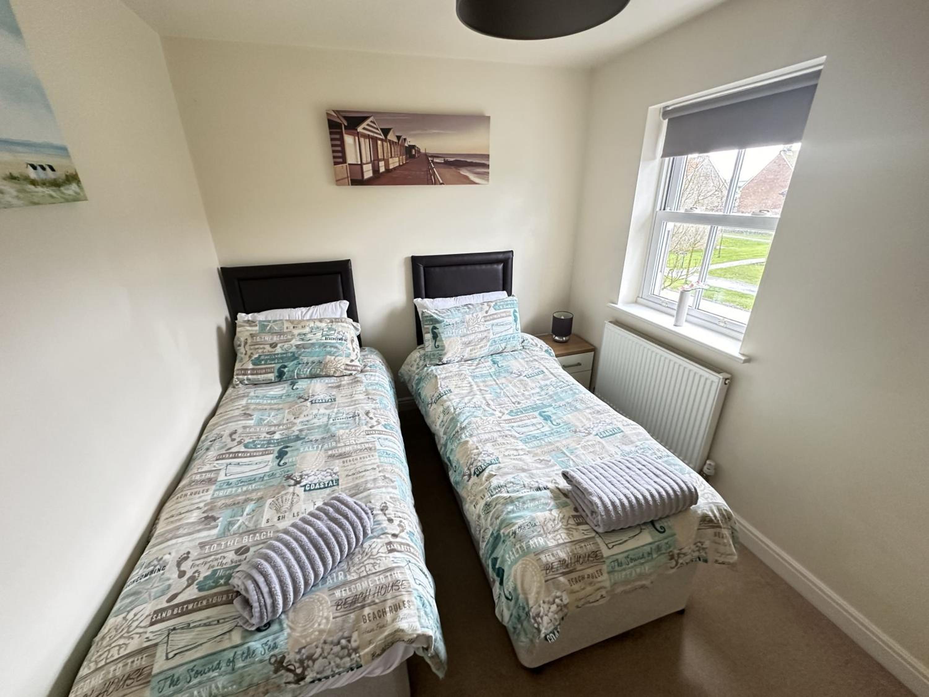 Maris Cottage - Part of the The Bay Filey Holiday Village with pool, gym and direct beach access, pub, restaurant, tennis and meadows walks