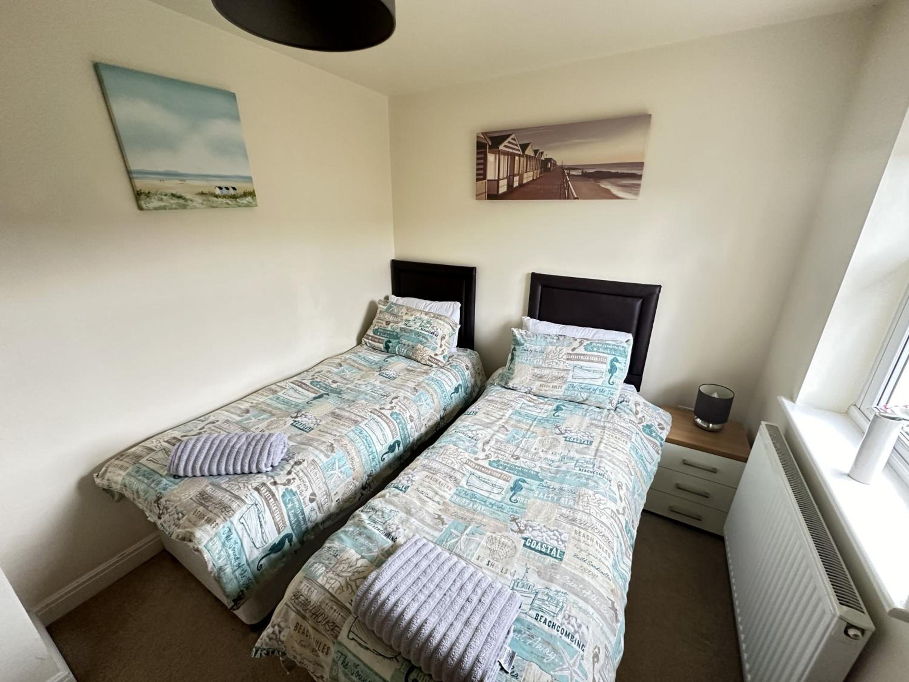 Maris Cottage - Part of the The Bay Filey Holiday Village with pool, gym and direct beach access, pub, restaurant, tennis and meadows walks